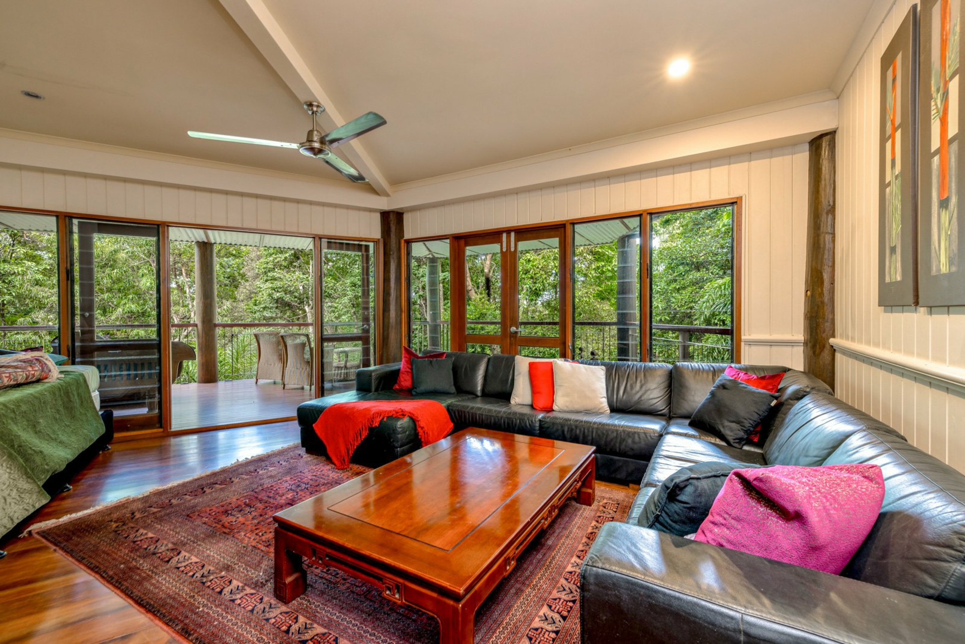 9 Barklya Close, KAMERUNGA
