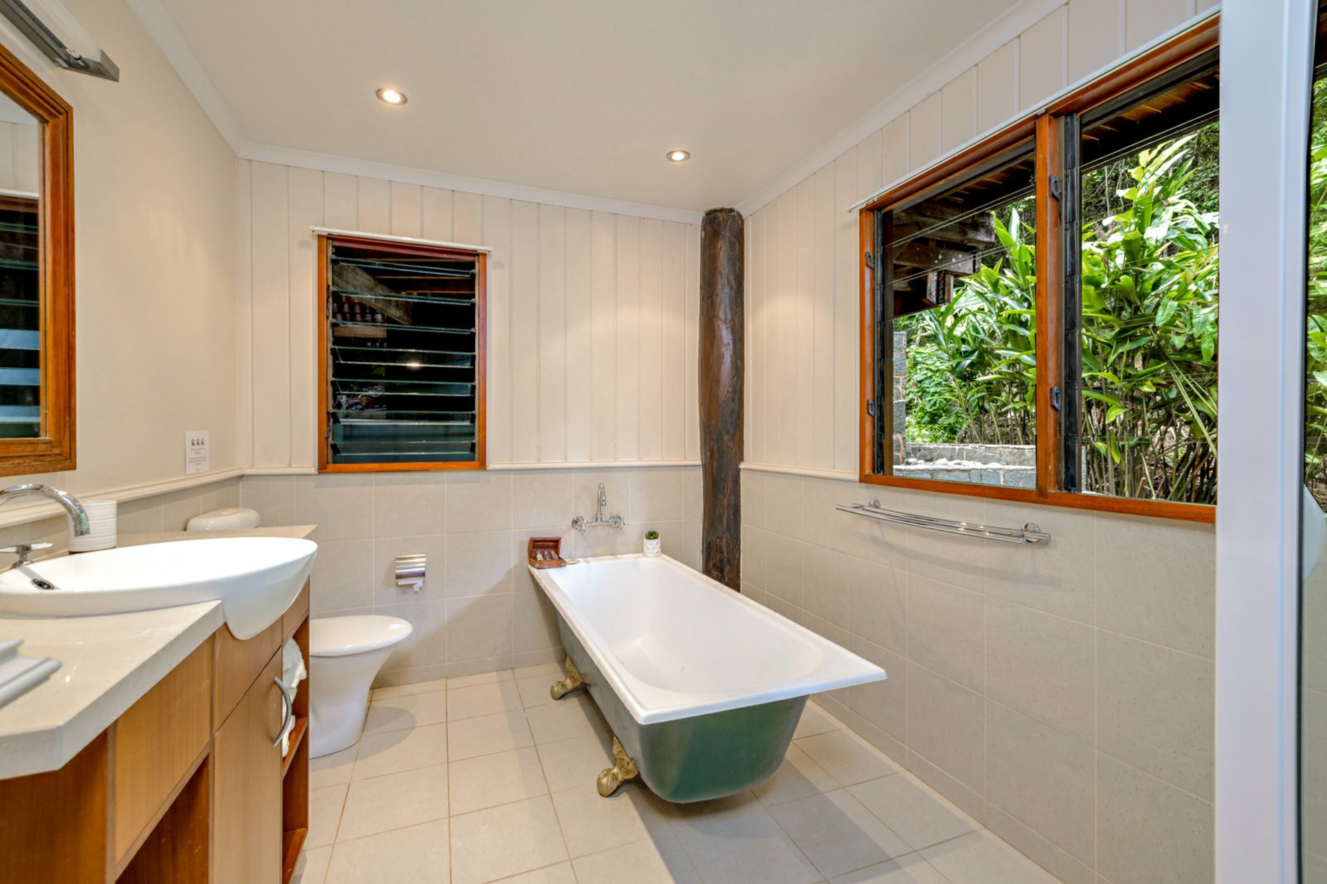 9 Barklya Close, KAMERUNGA