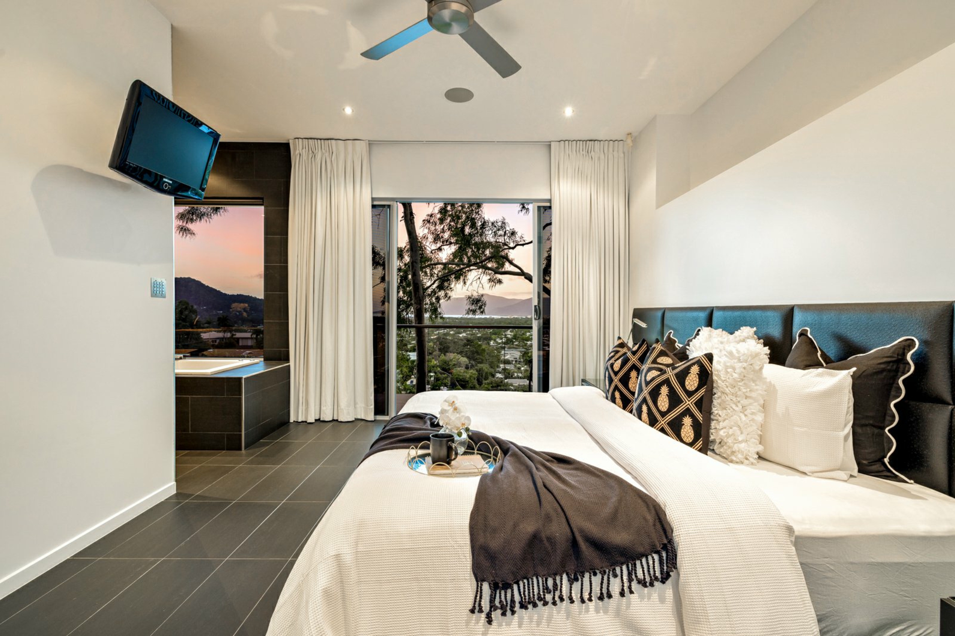 8 Knowles Street, WHITFIELD