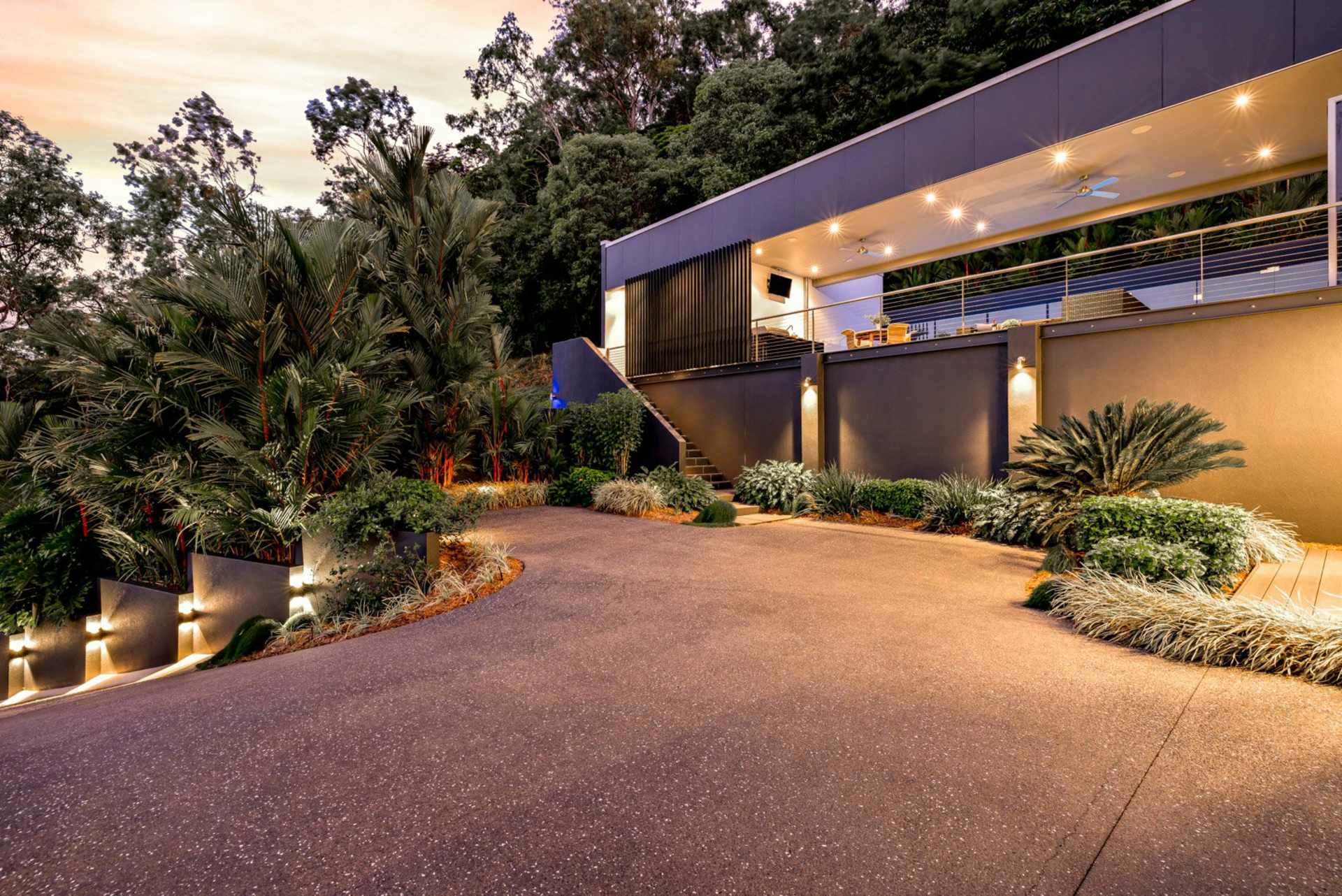 8 Knowles Street, WHITFIELD