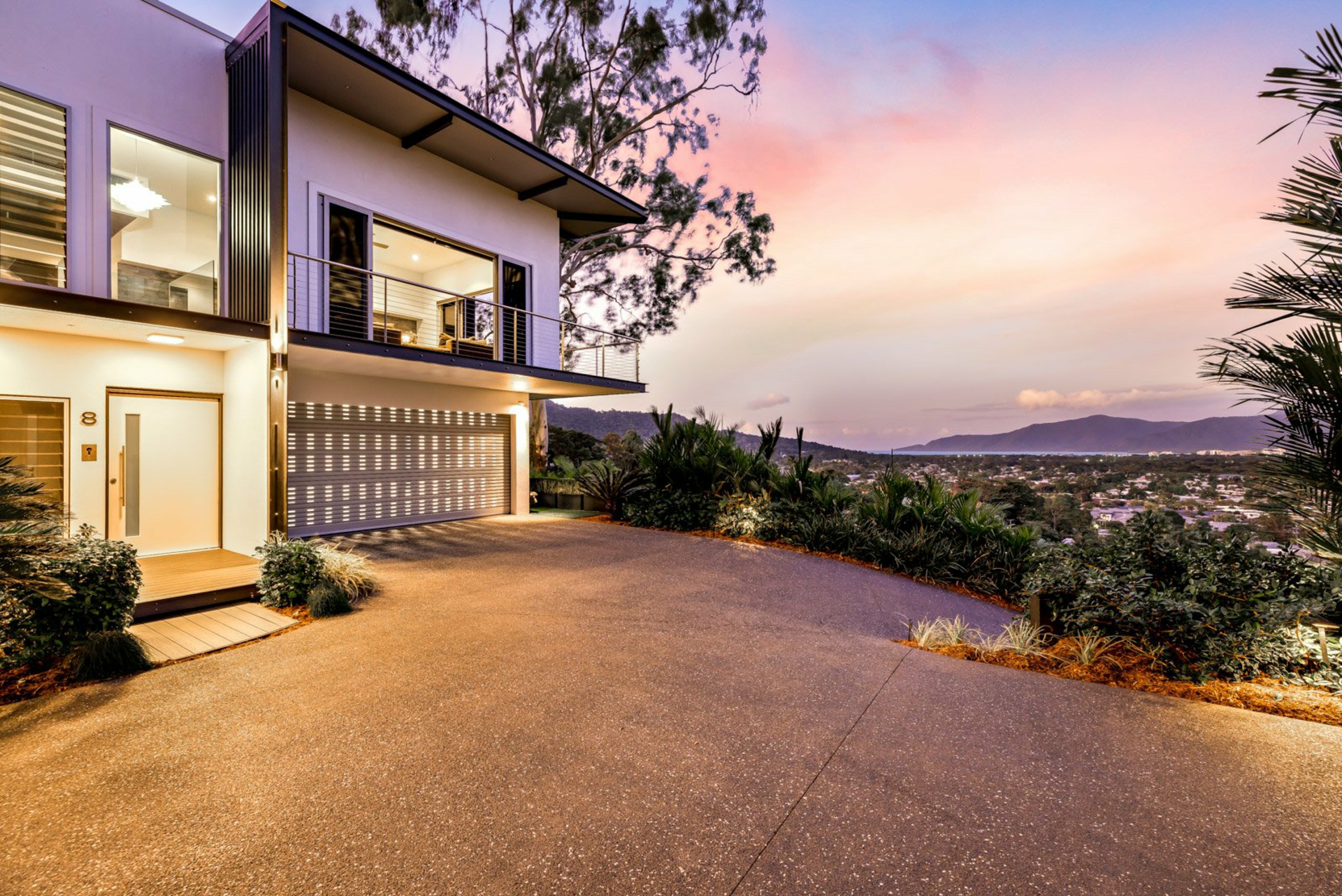 8 Knowles Street, WHITFIELD
