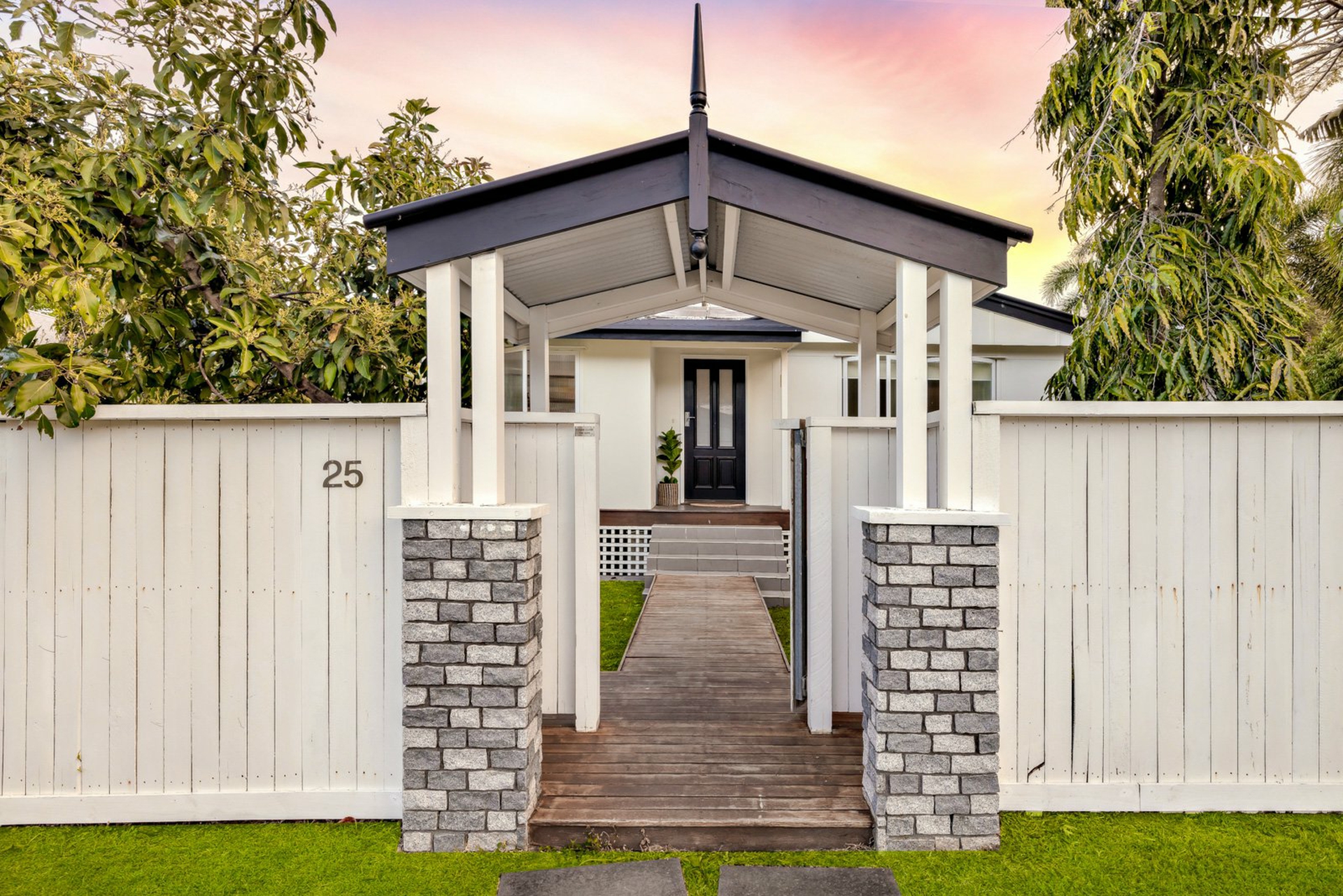 25 Murchison Street, WHITFIELD