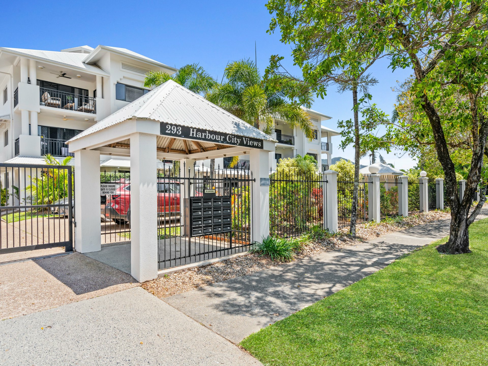 27/293 Esplanade, Cairns North