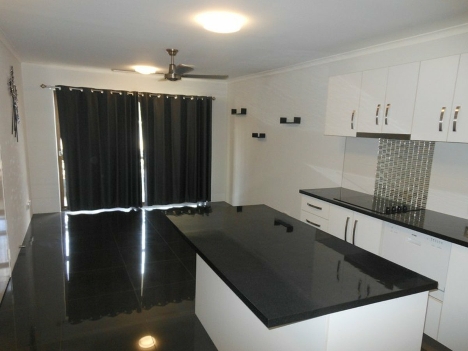 27/439 Severin Street, MANUNDA