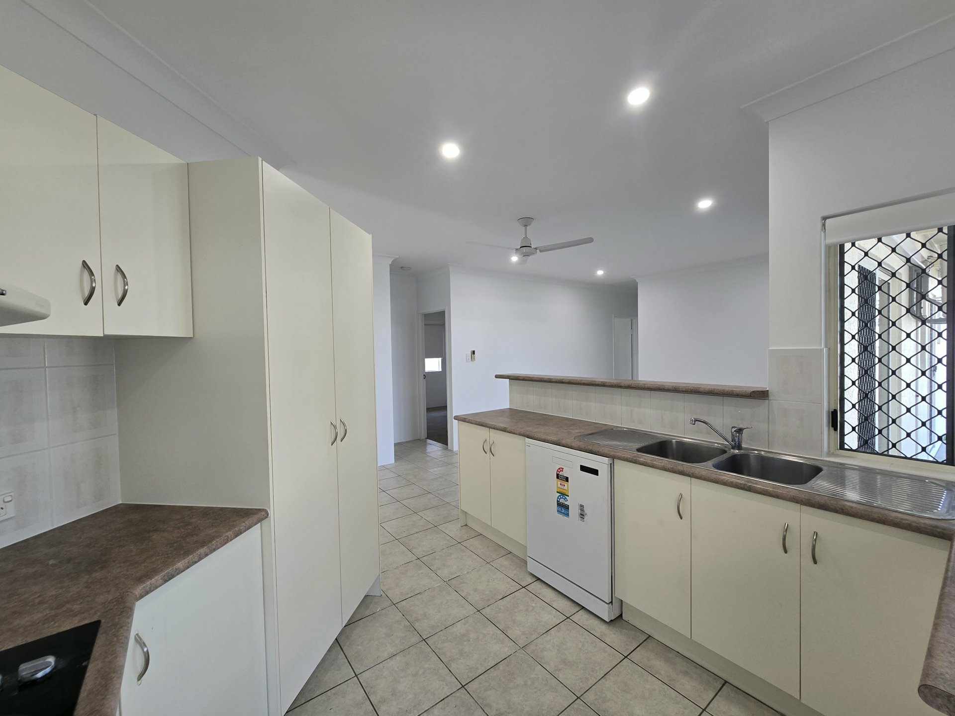 4 Sundew Close, MOUNT SHERIDAN