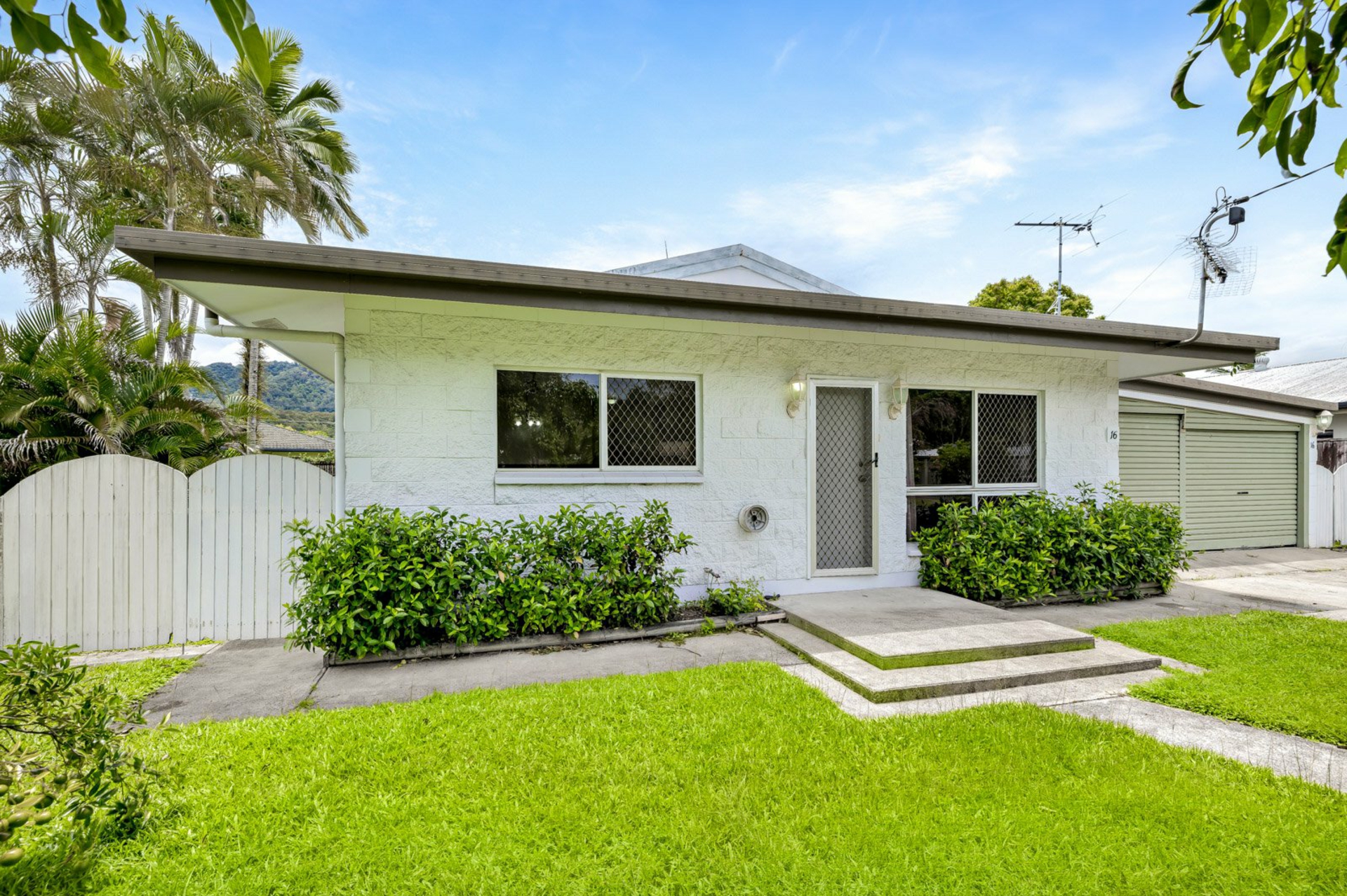16 Trucano Close, Whitfield