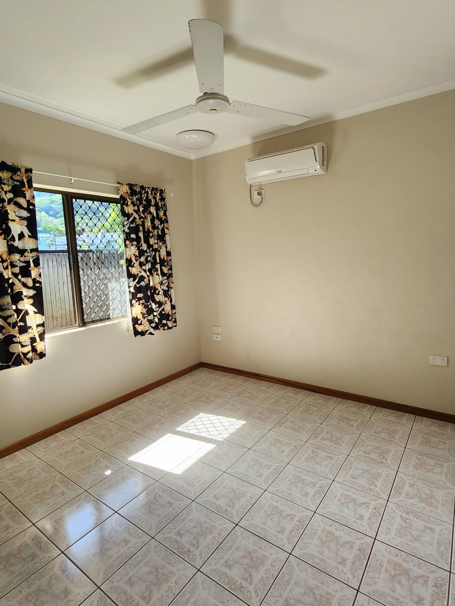 1/8 Kangaroo Street, BENTLEY PARK