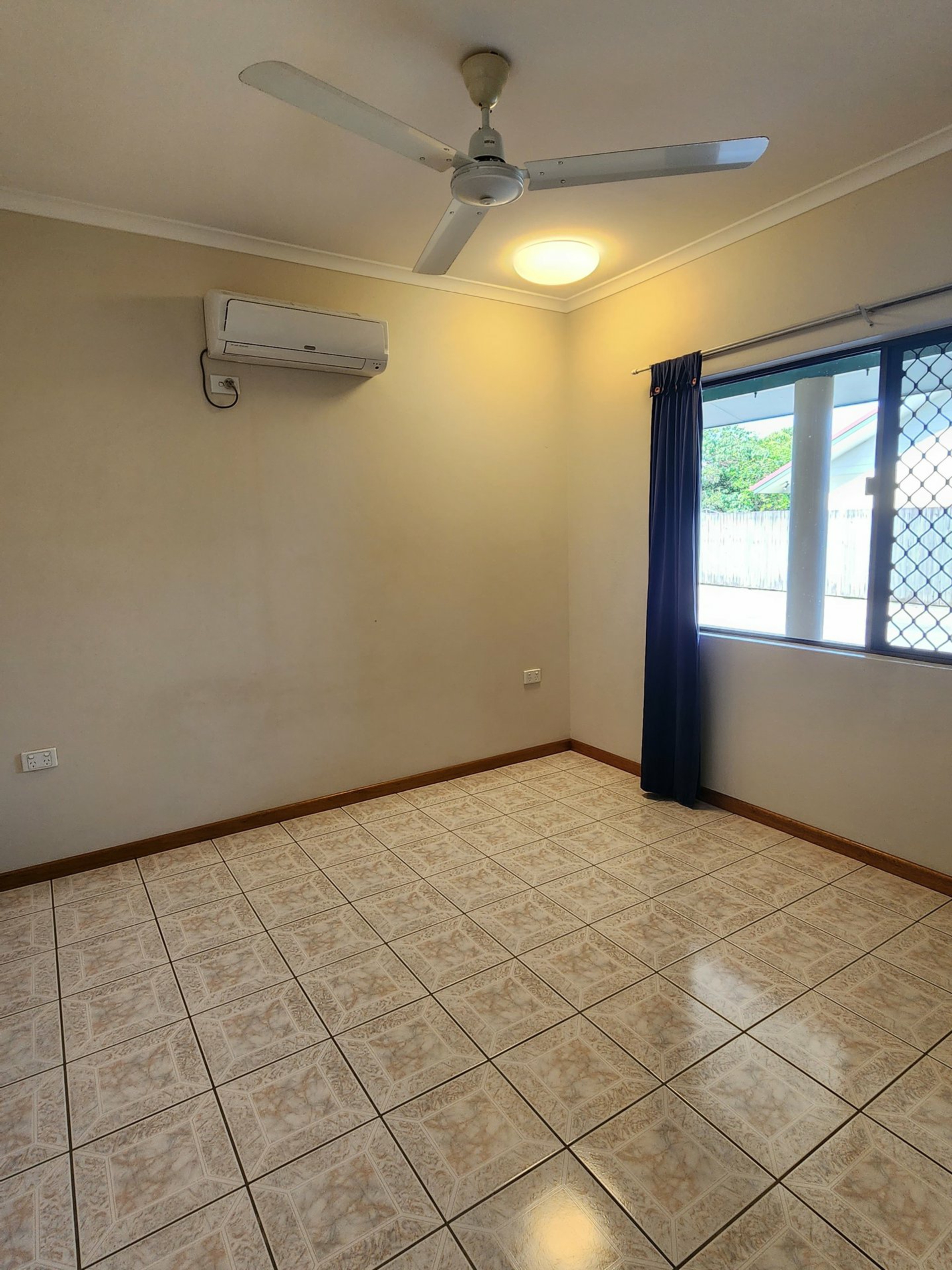 1/8 Kangaroo Street, BENTLEY PARK