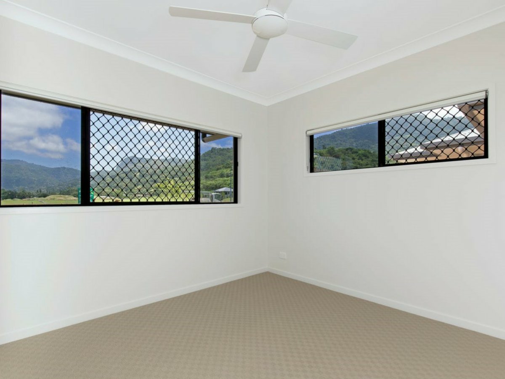 30 Aroona Street, CARAVONICA