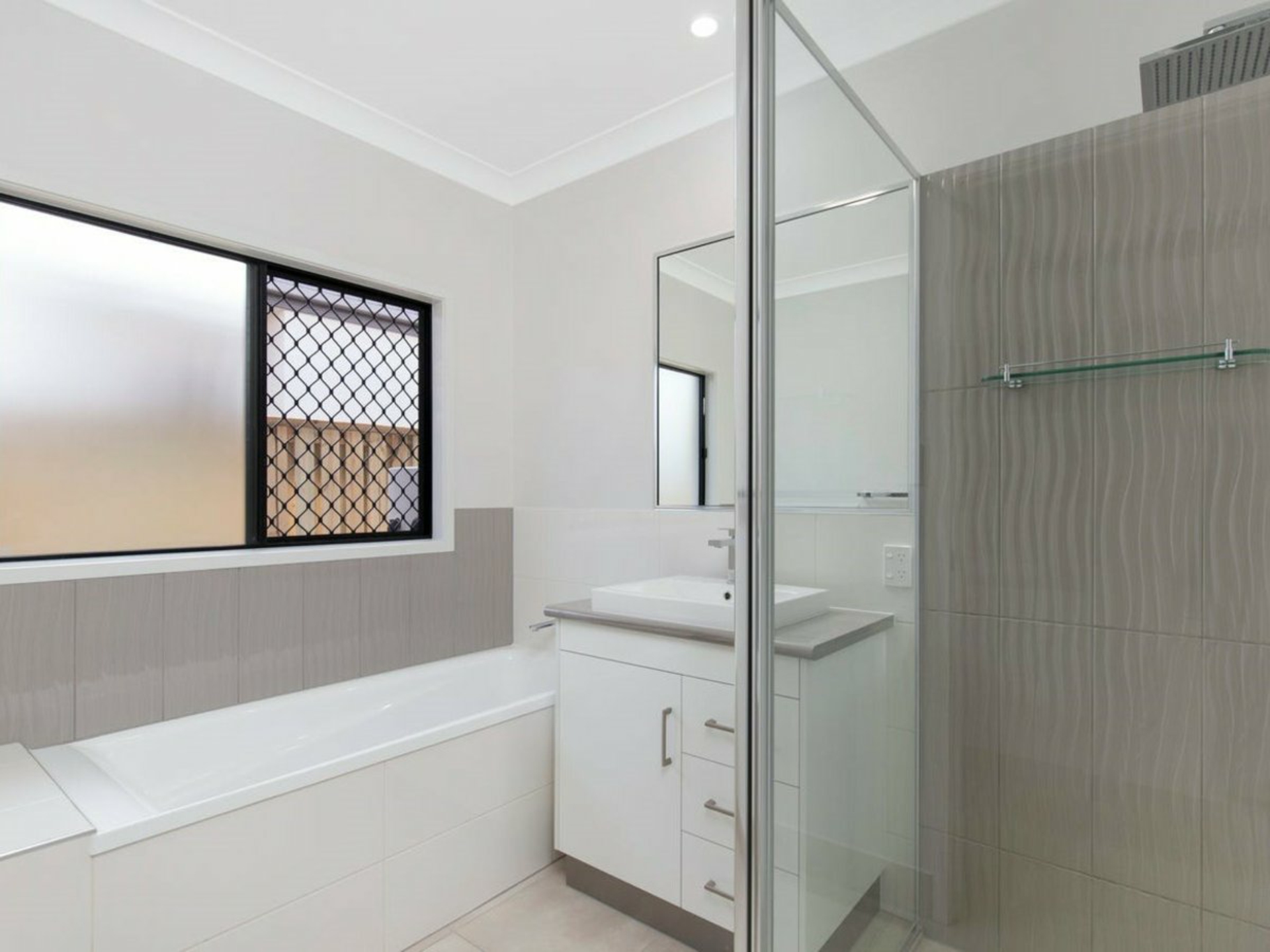 30 Aroona Street, CARAVONICA