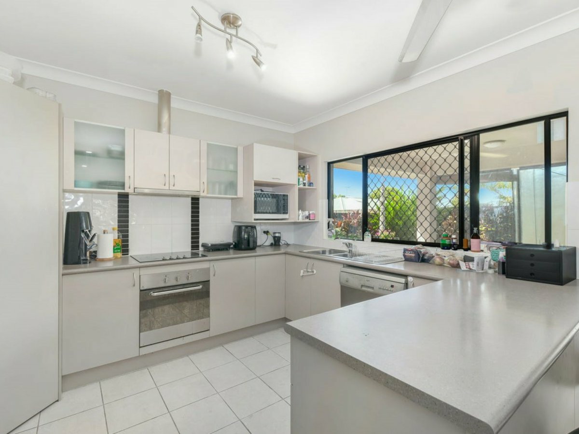 9 Ellibank Close, EDMONTON
