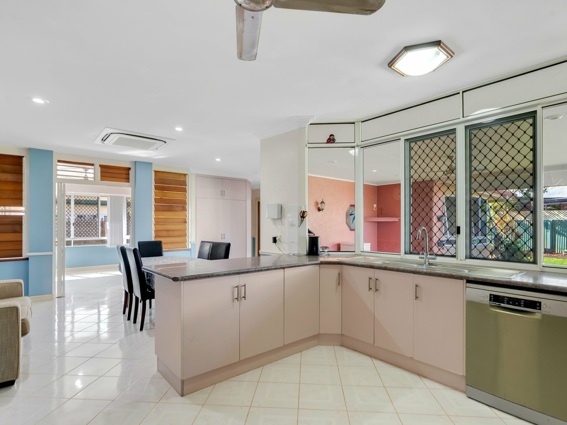 210 Robert Road, BENTLEY PARK