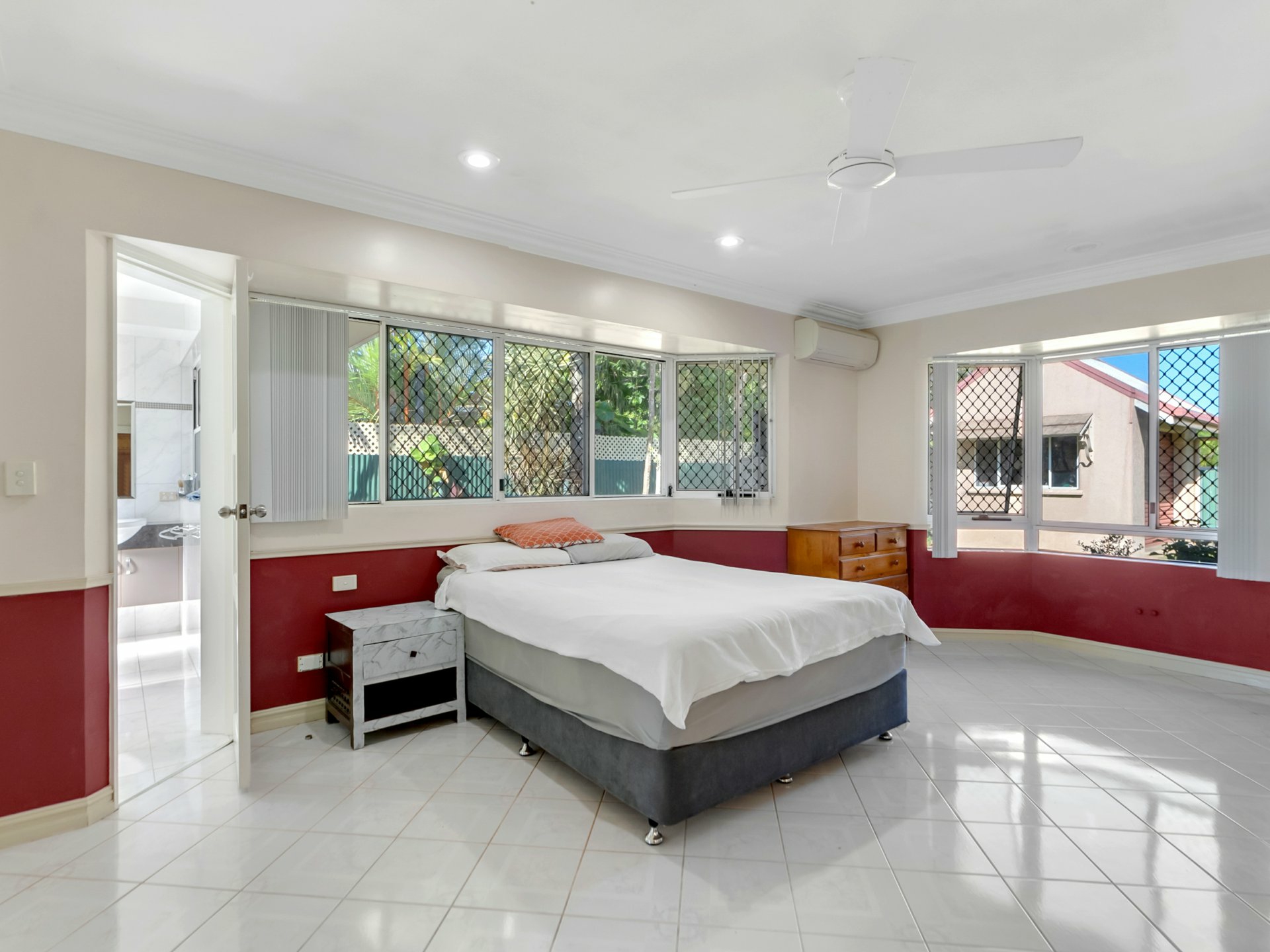 210 Robert Road, BENTLEY PARK