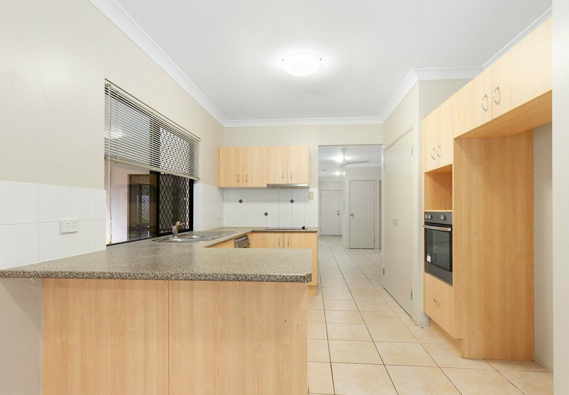 2 Aroona Street, CARAVONICA