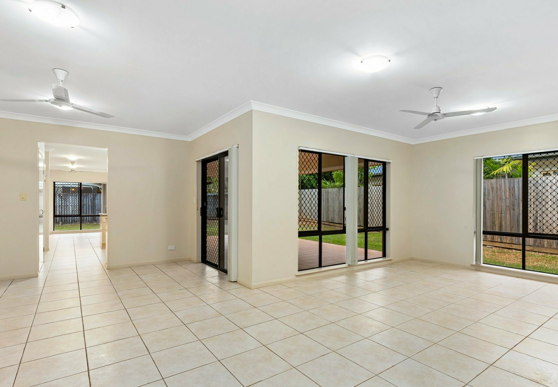 2 Aroona Street, CARAVONICA