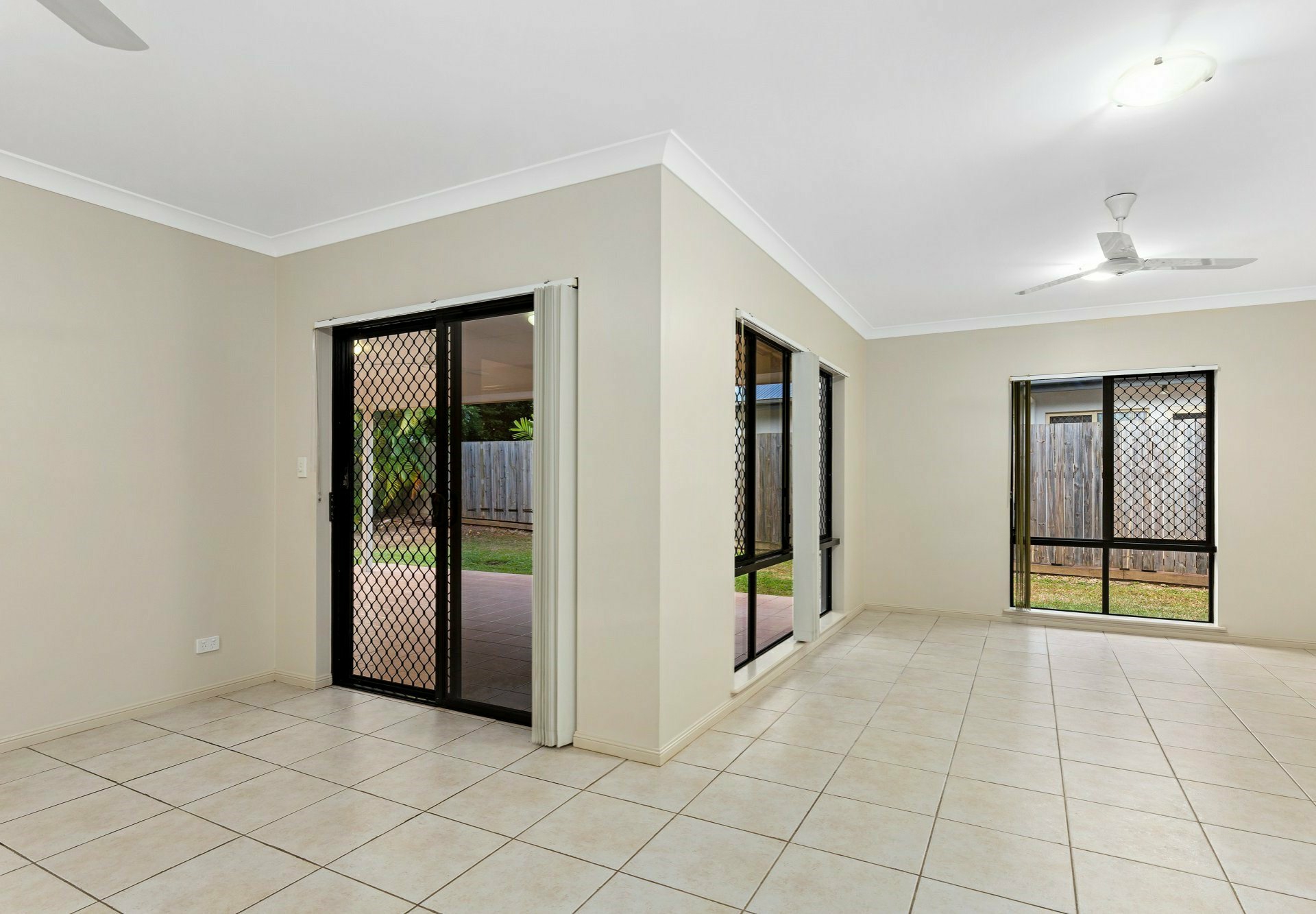 2 Aroona Street, CARAVONICA