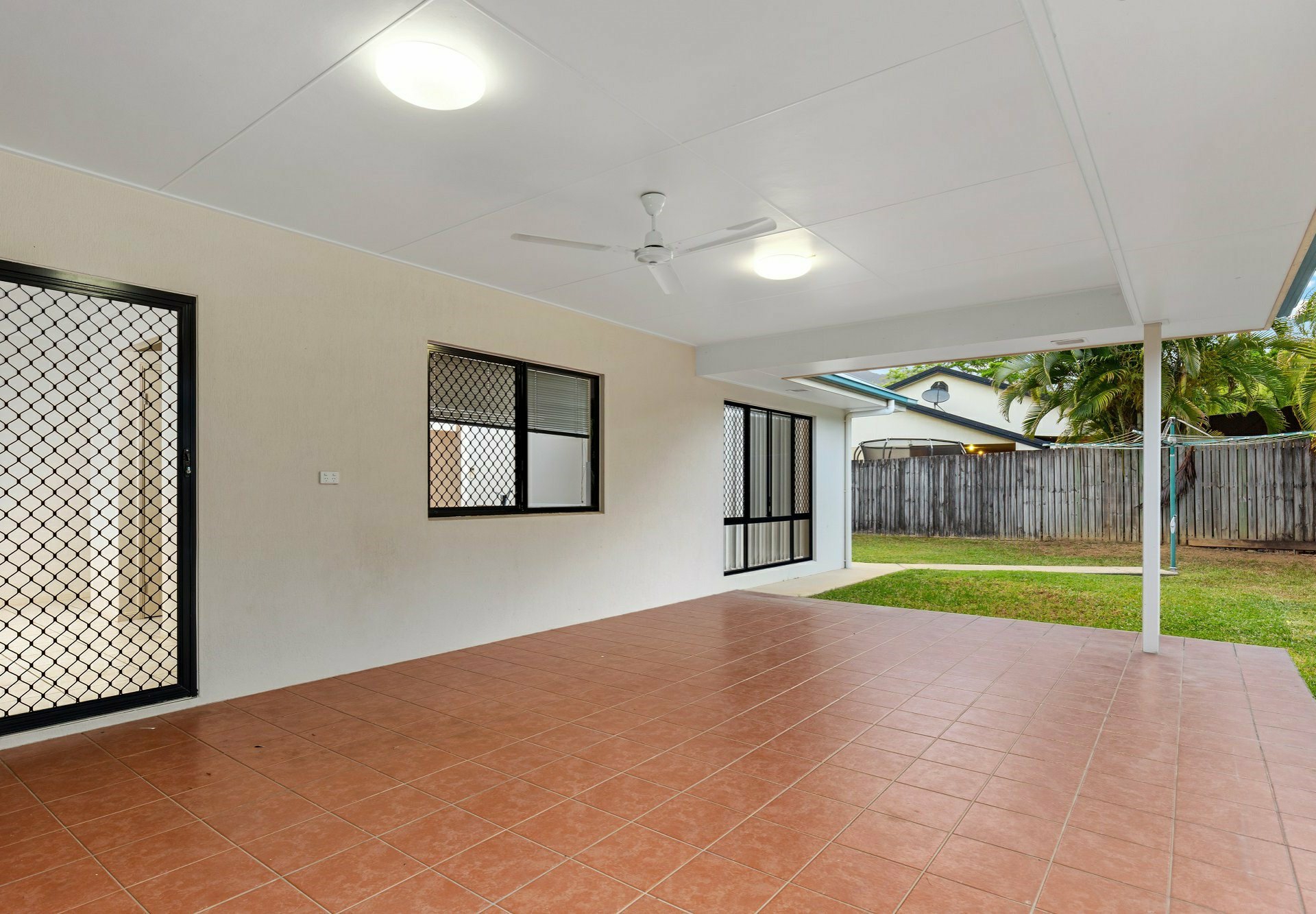 2 Aroona Street, CARAVONICA