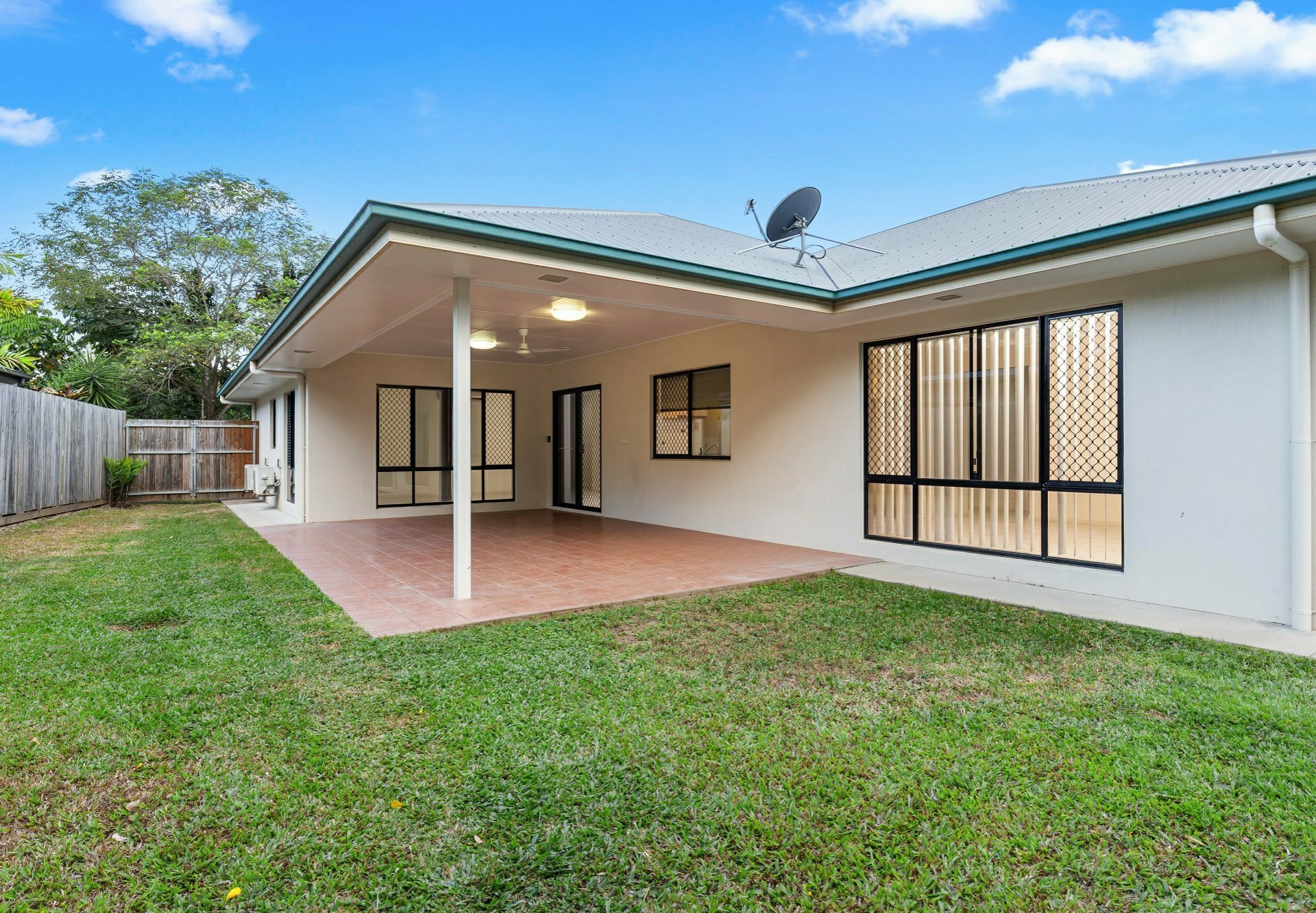2 Aroona Street, CARAVONICA