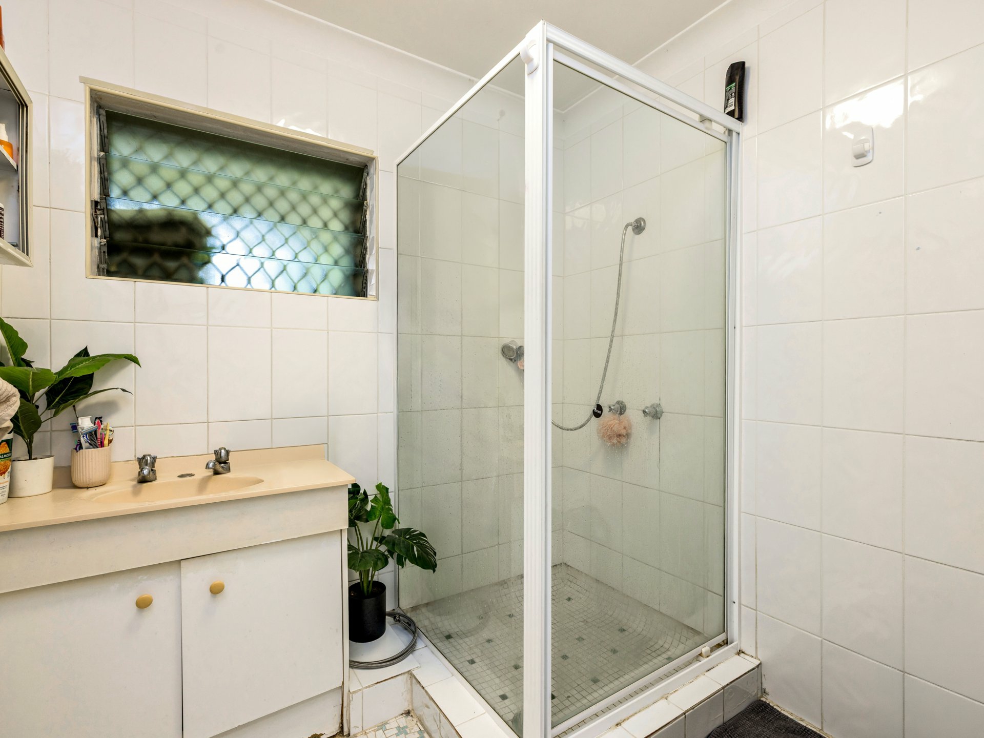 114 Balaclava Road — photo 9 of 11