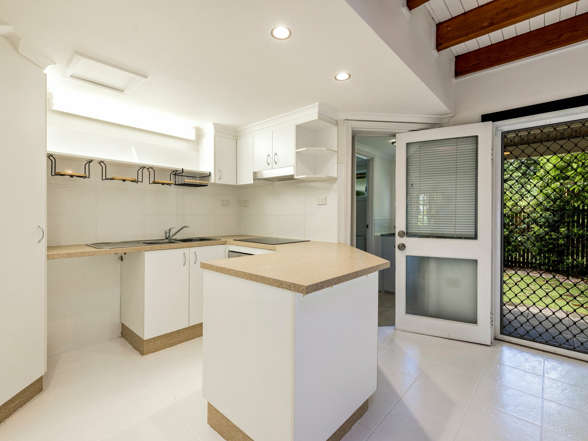 37/404-418 McCoombe Street — photo 2 of 8