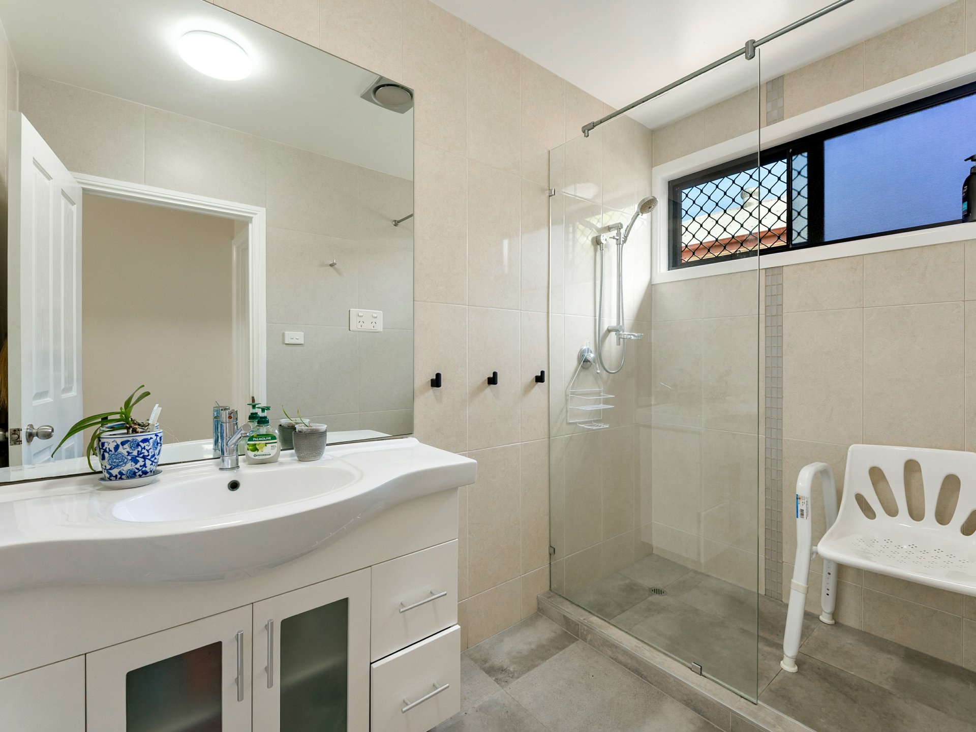 32 Howe Street — photo 8 of 16