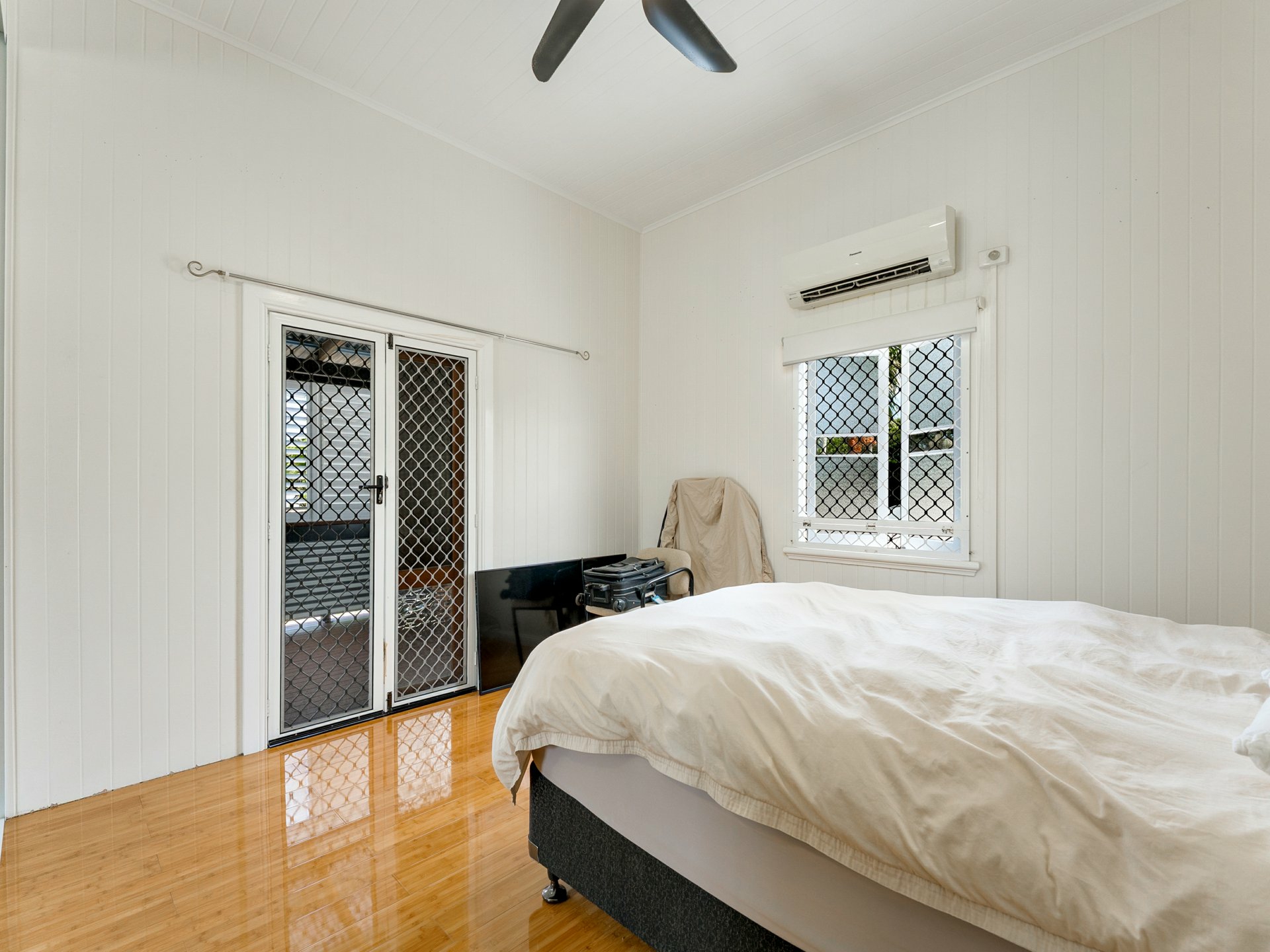 32 Howe Street — photo 11 of 16
