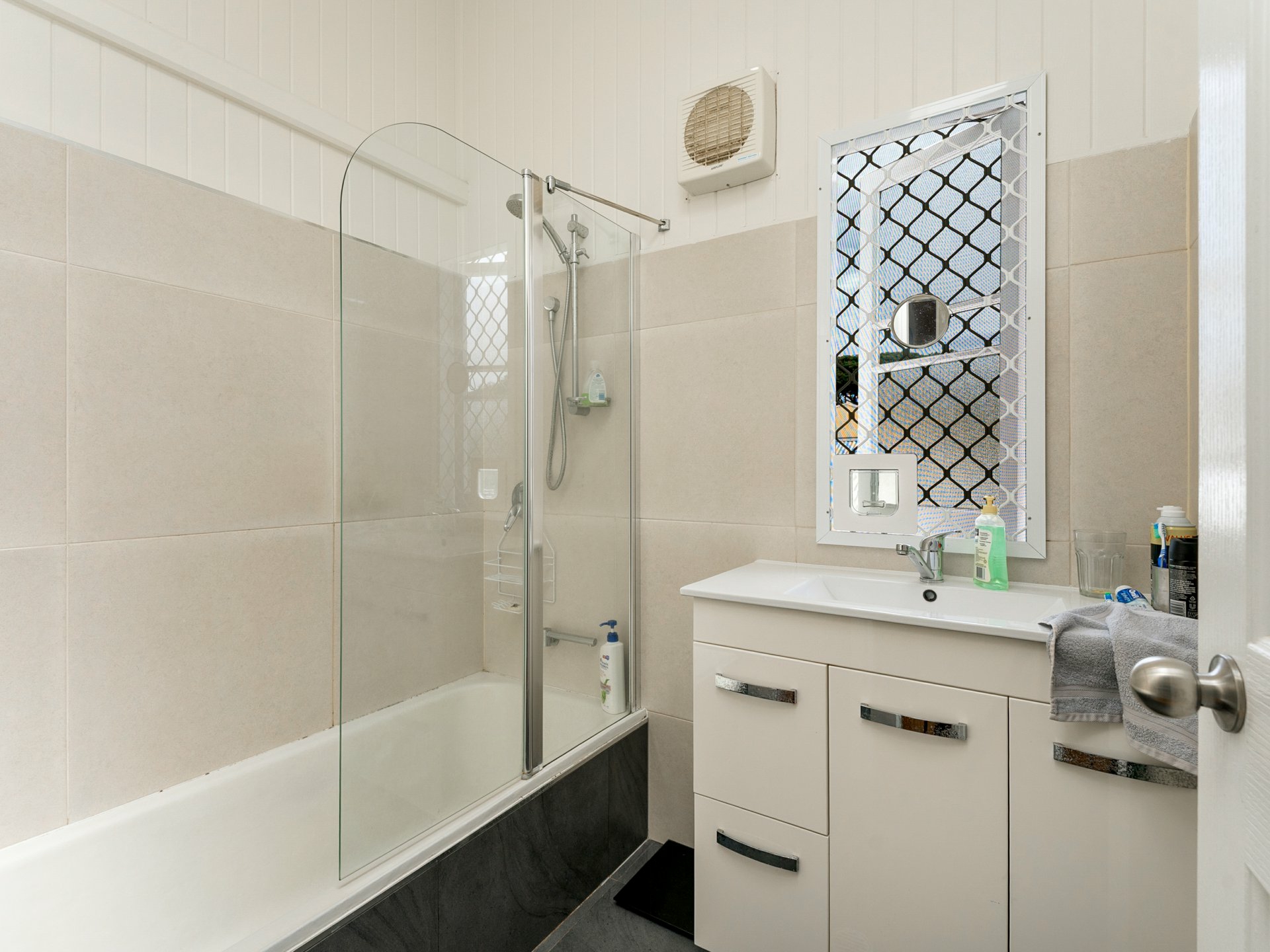 32 Howe Street — photo 13 of 16
