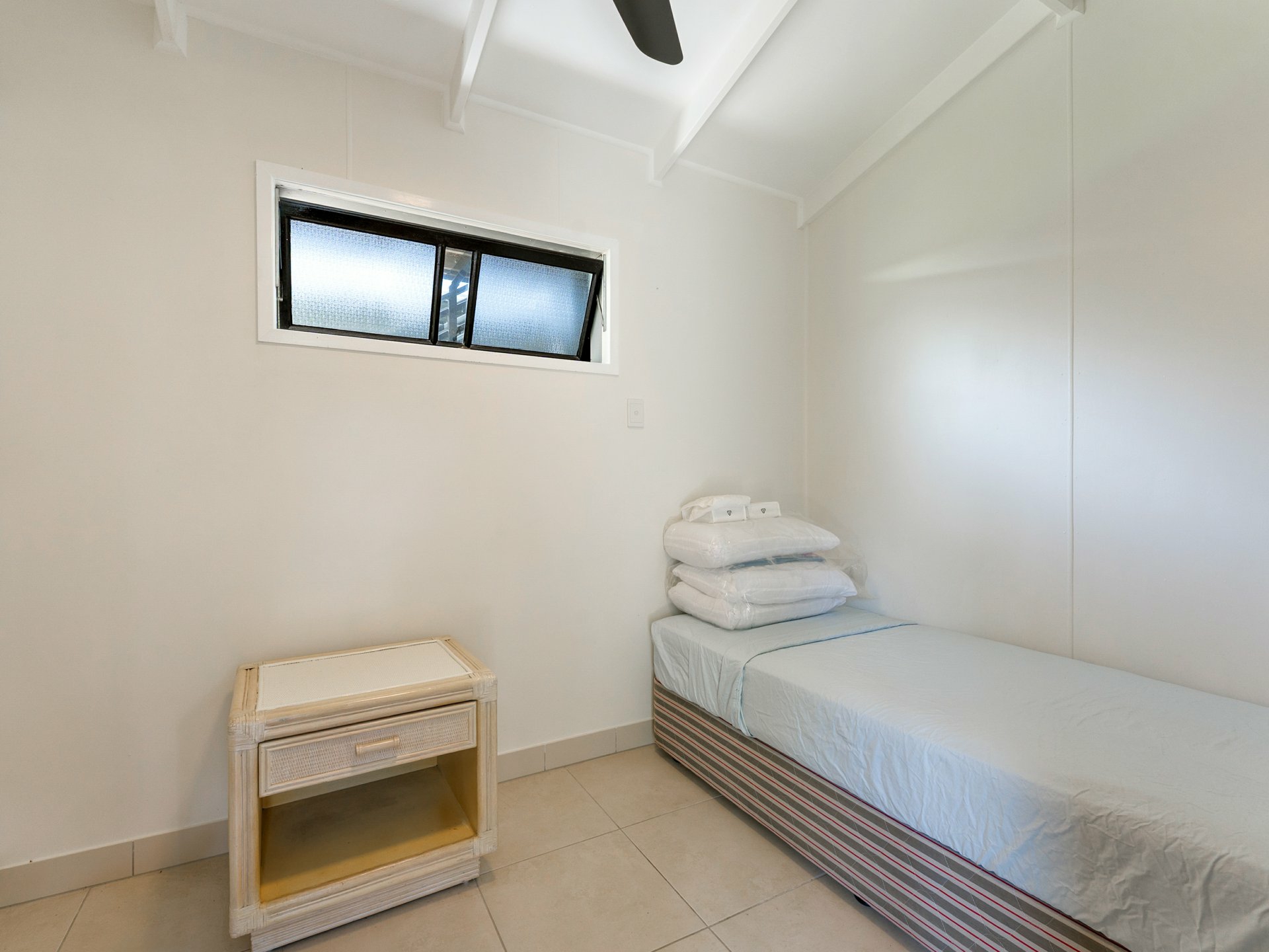 32 Howe Street — photo 15 of 16