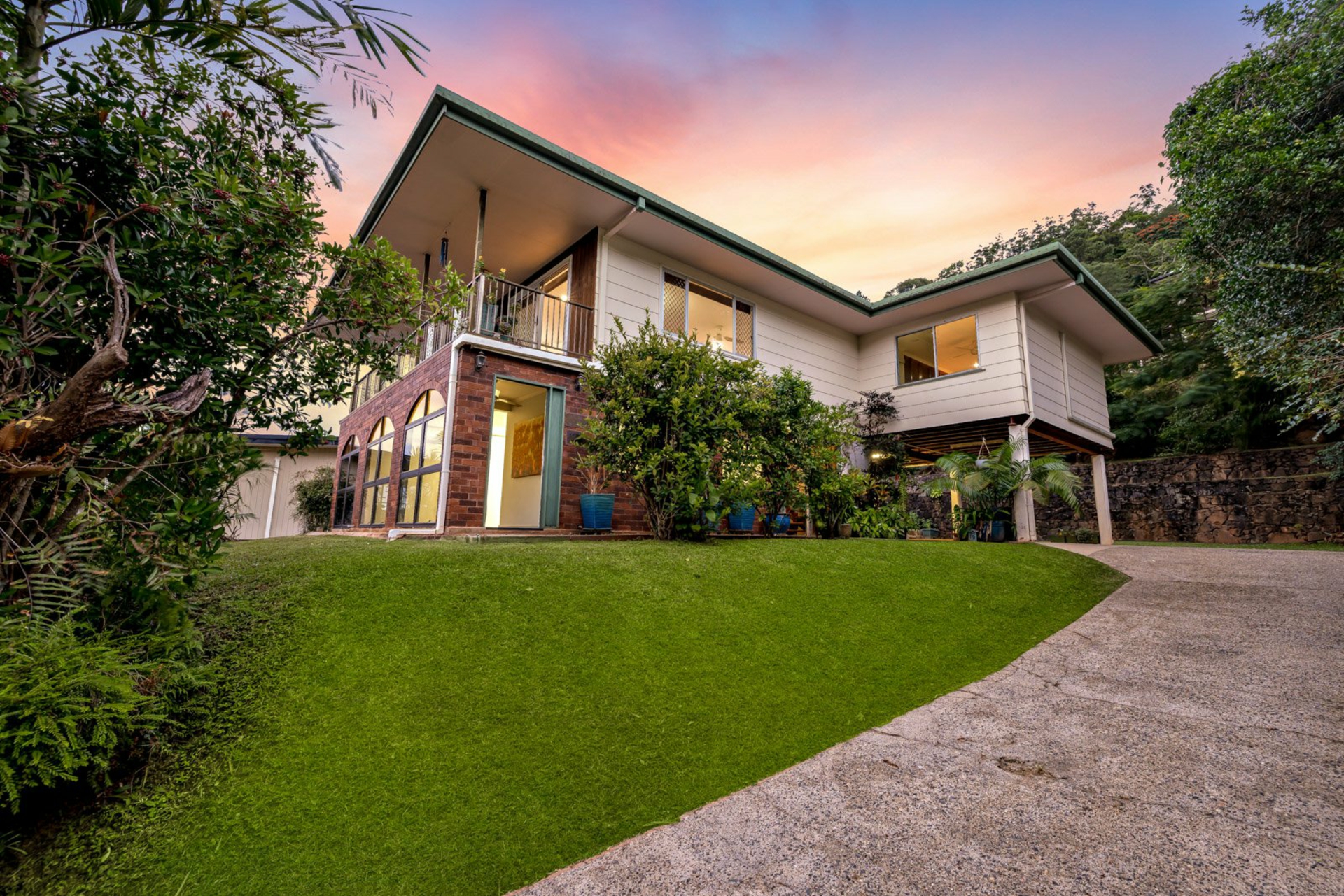 118 Hillview Crescent — photo from LJ Hooker Cairns Edge Hill