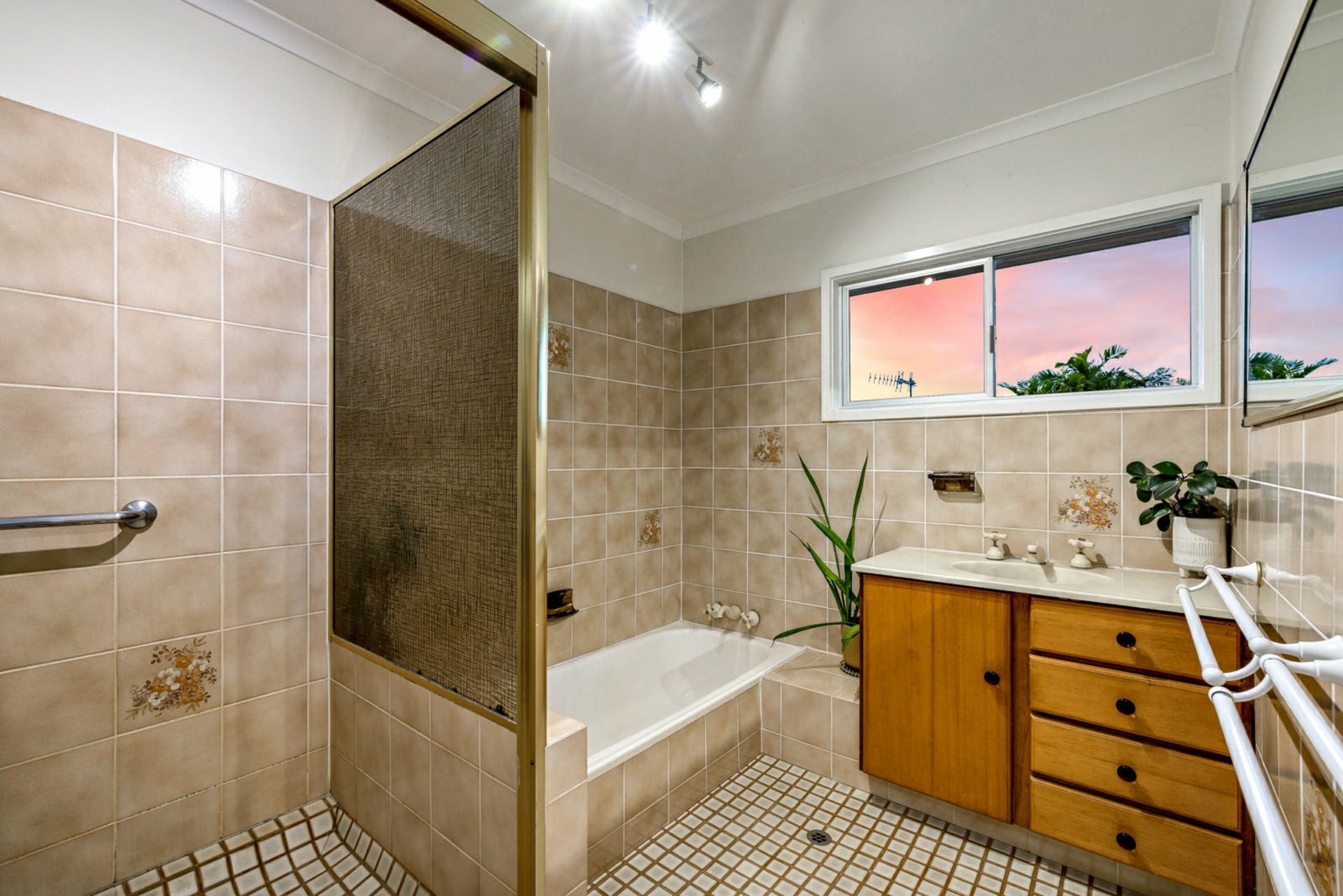 118 Hillview Crescent — photo 13 of 17