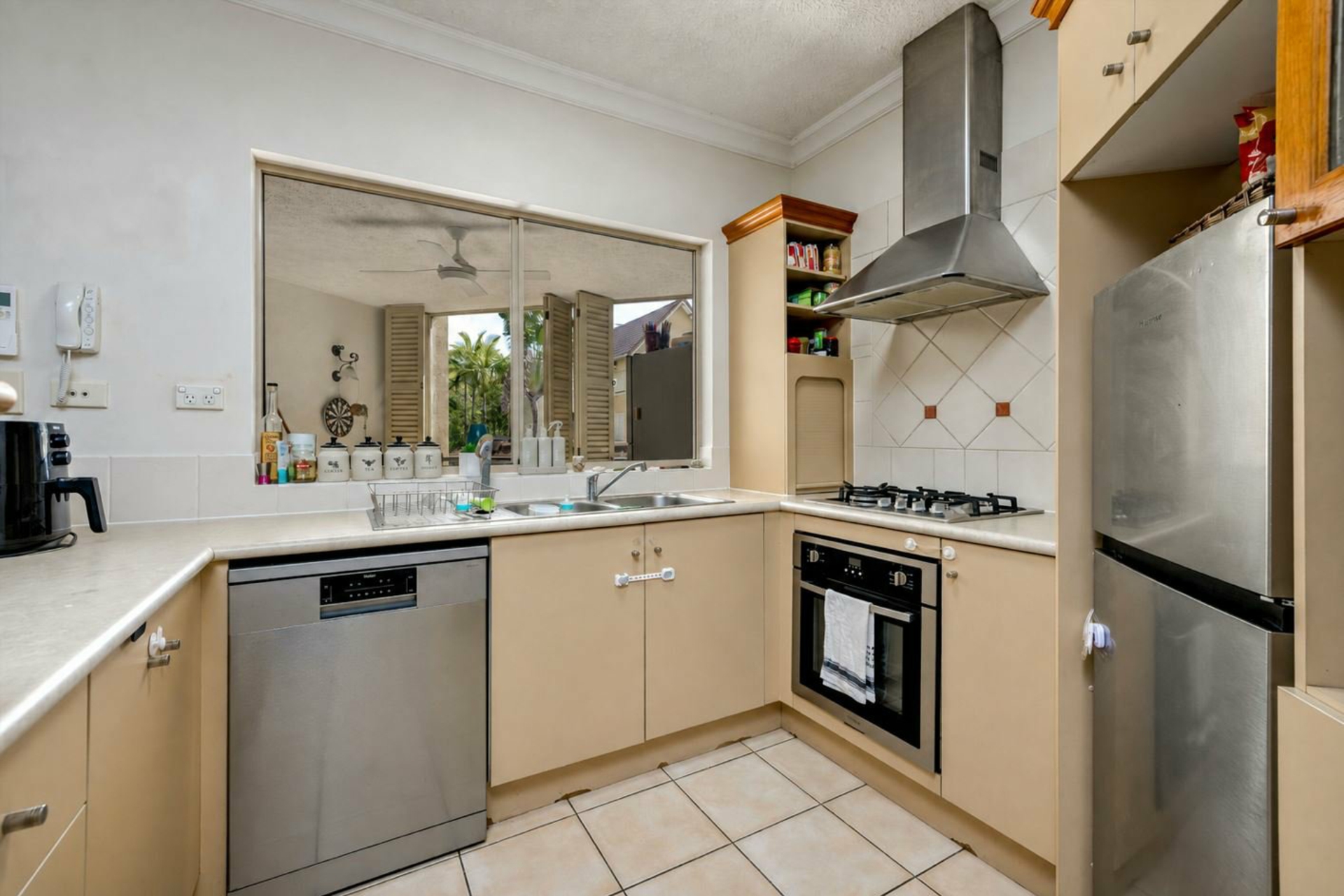 805/2-10 Greenslopes Street — photo 3 of 8