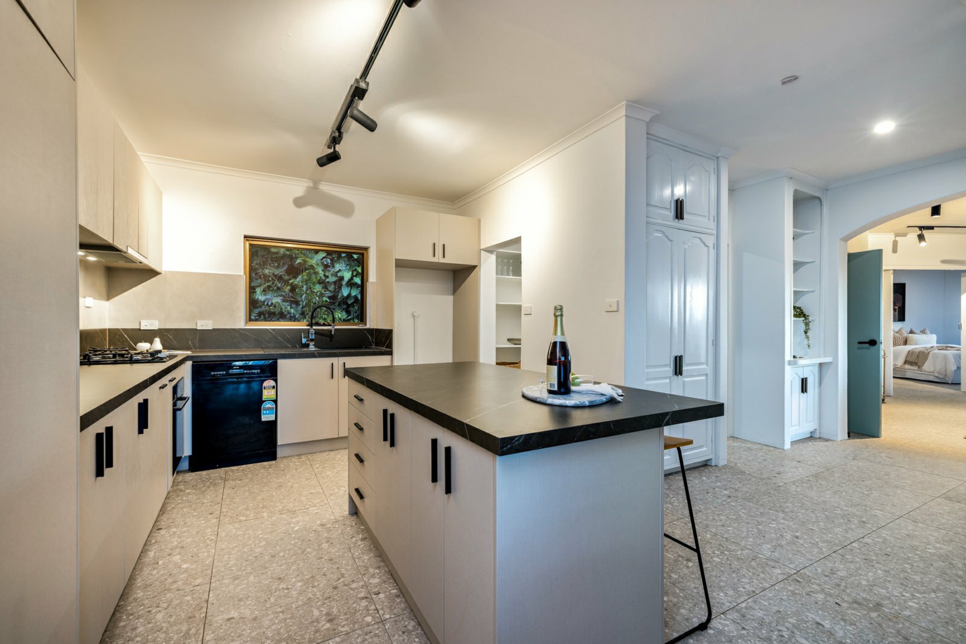 Unit 1/22-24 Collins Avenue — photo 5 of 25