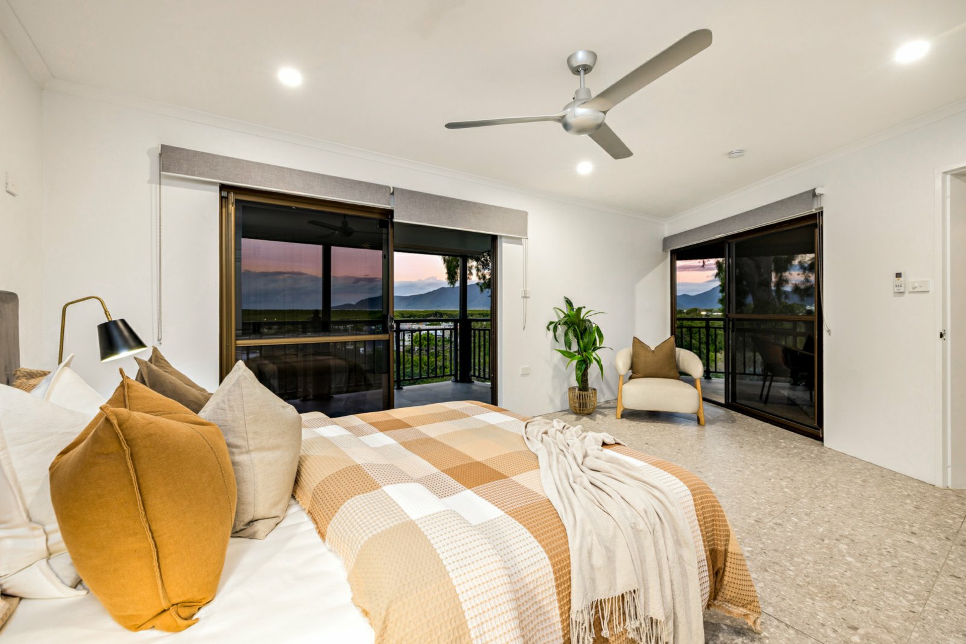 Unit 1/22-24 Collins Avenue — photo 10 of 25