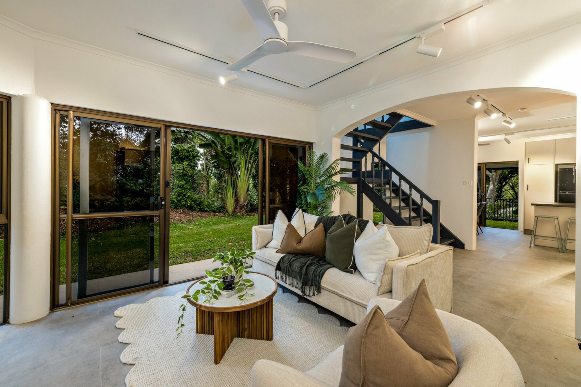 Unit 2/22-24 Collins Avenue — photo from LJ Hooker Cairns Edge Hill