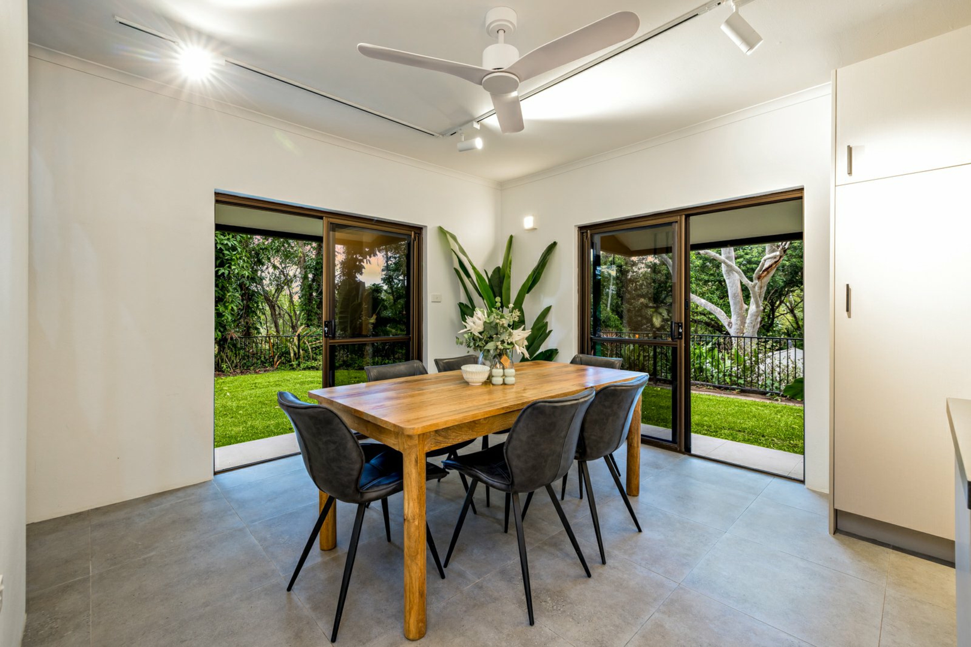 Unit 2/22-24 Collins Avenue — photo 2 of 19