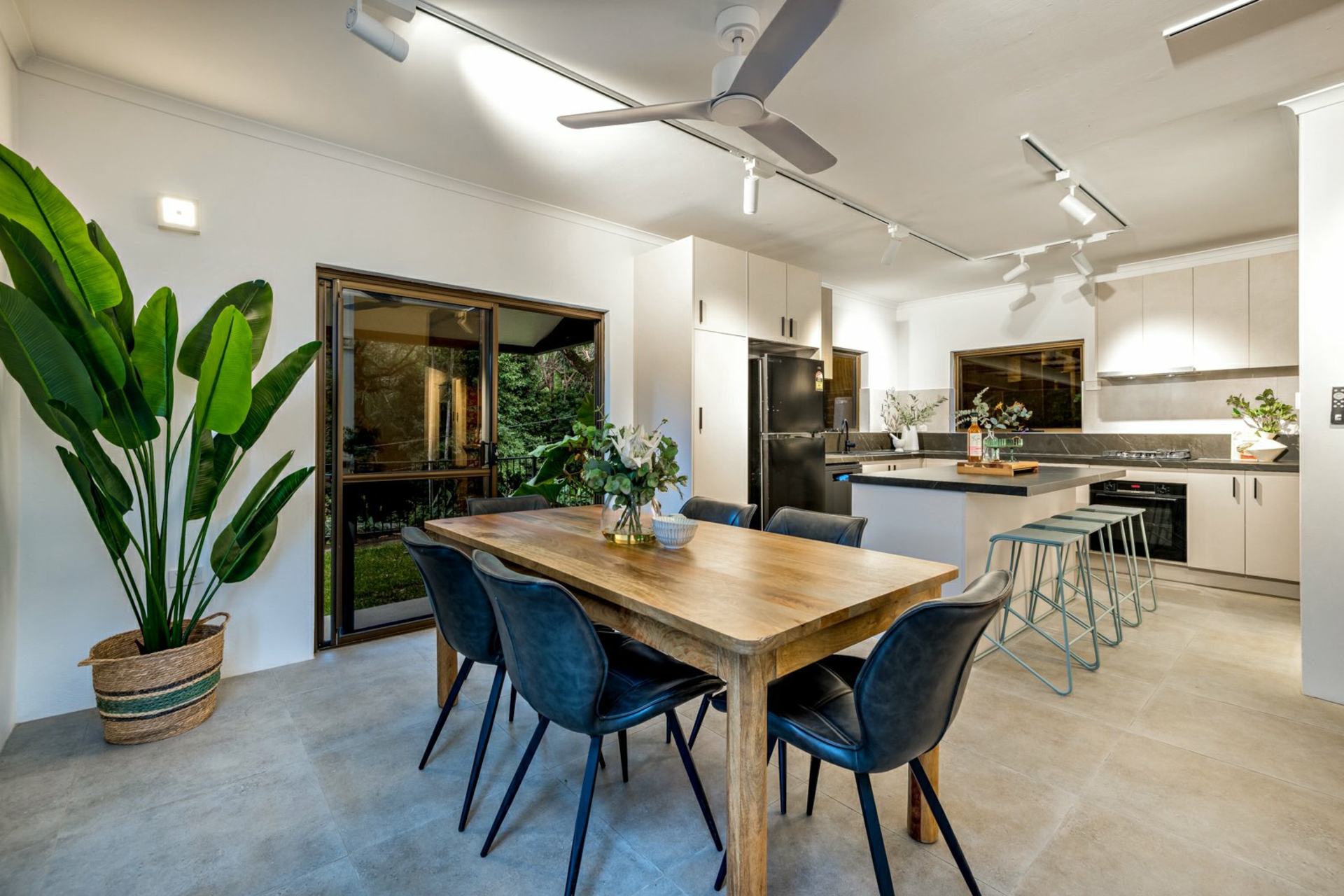 Unit 2/22-24 Collins Avenue — photo 5 of 19