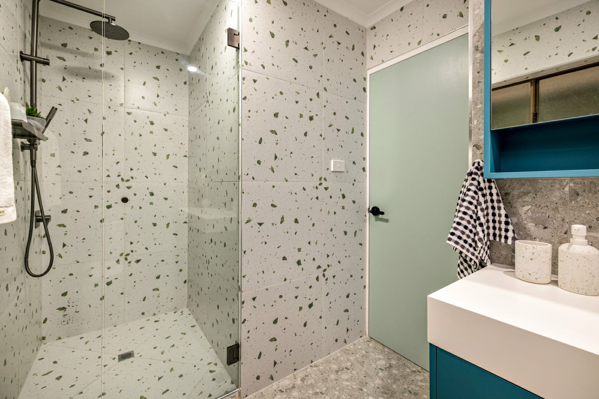 Unit 2/22-24 Collins Avenue — photo 14 of 19