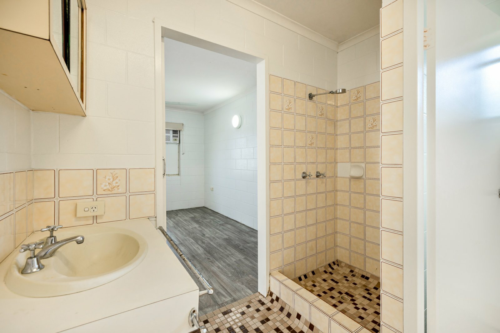 8/122 Aumuller Street — photo 7 of 9