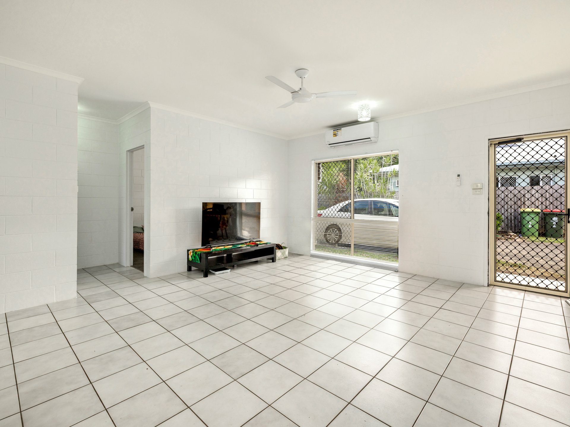 1/130 Robert Road — photo 3 of 8