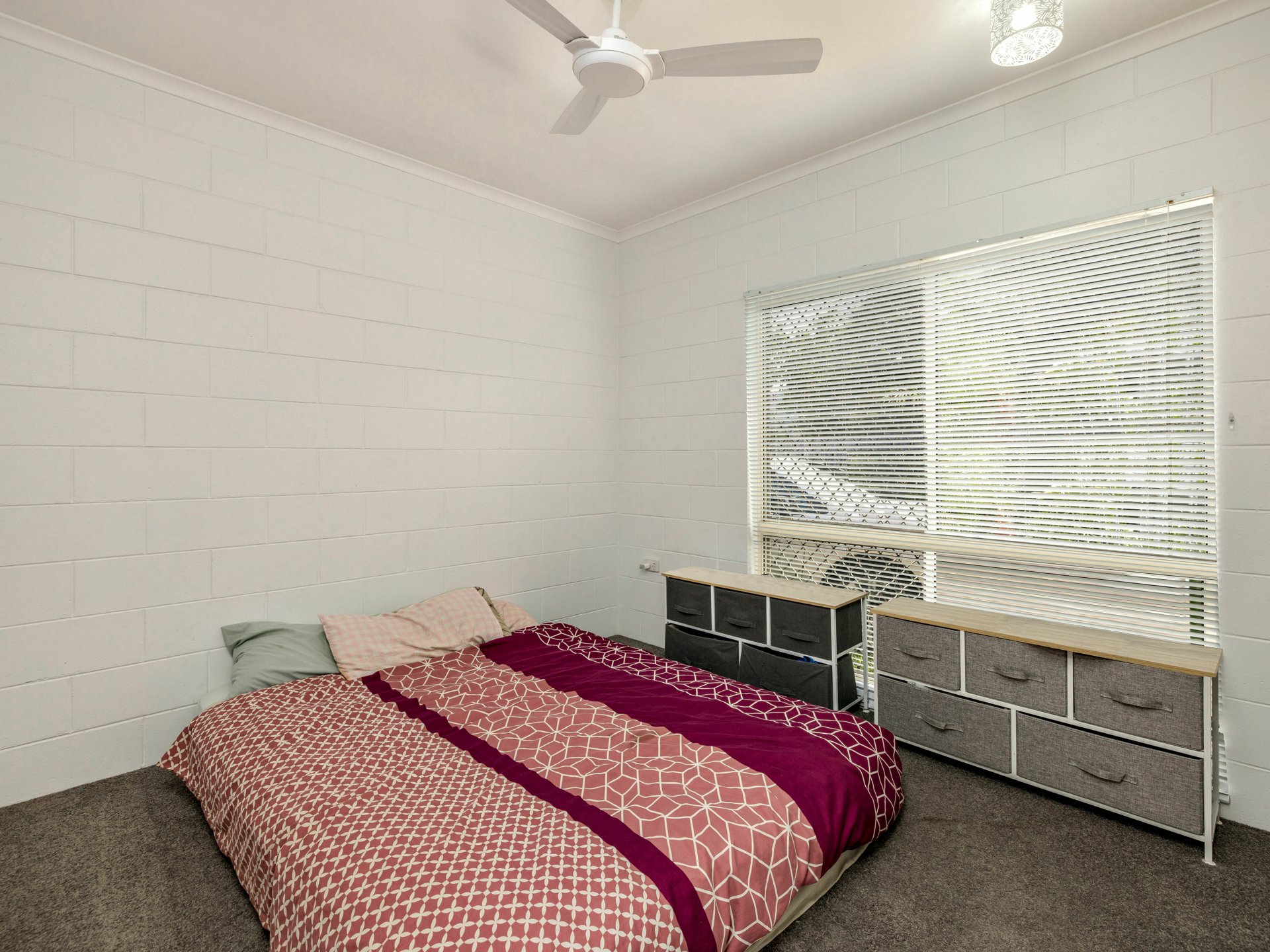 1/130 Robert Road — photo 4 of 8
