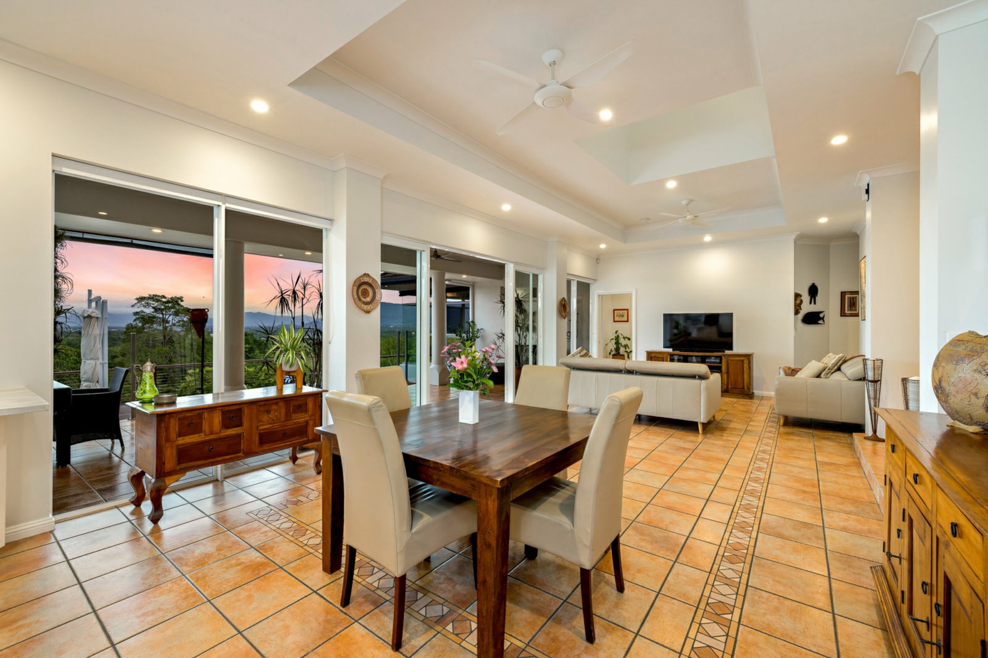 188 Macdonnell Street — photo 4 of 22
