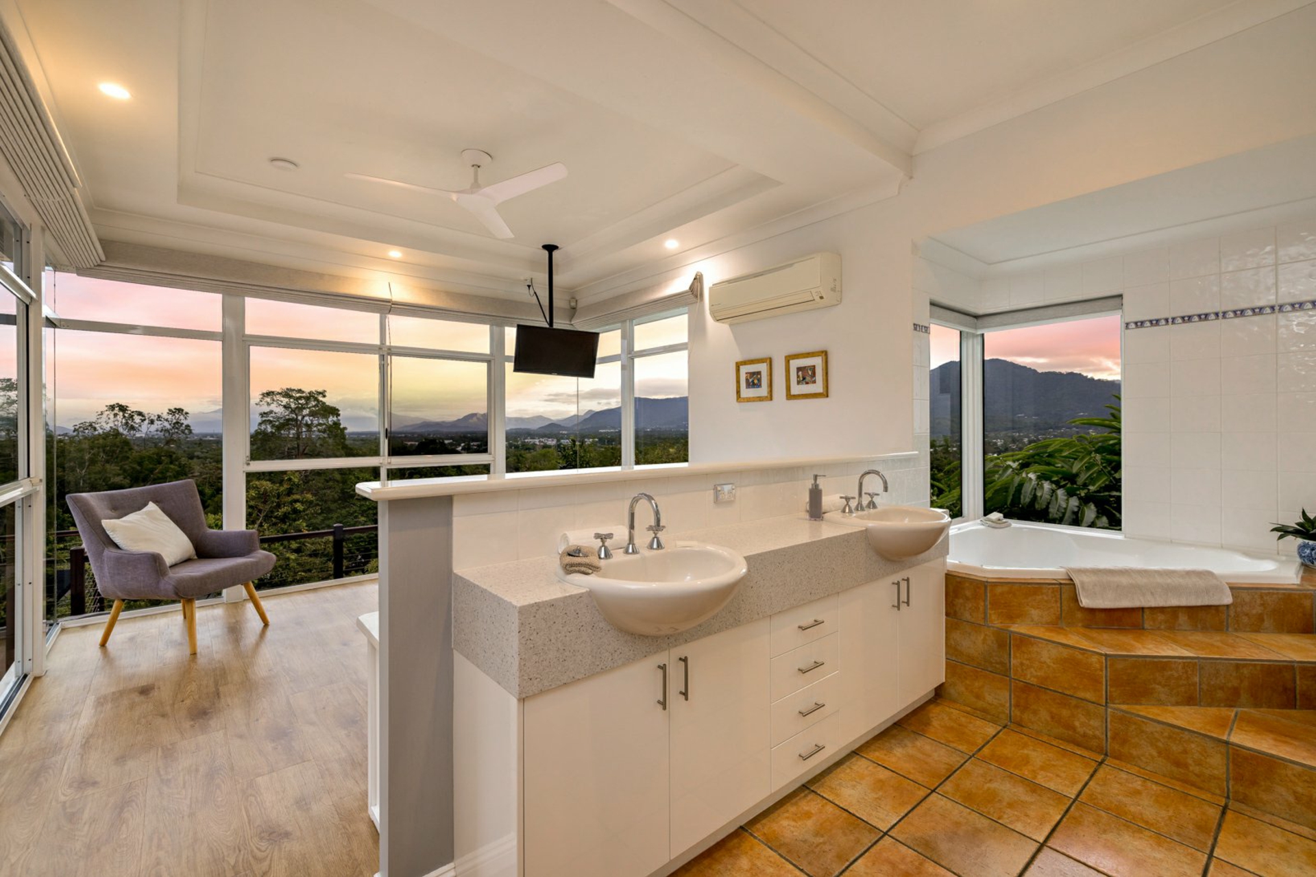 188 Macdonnell Street — photo 12 of 22
