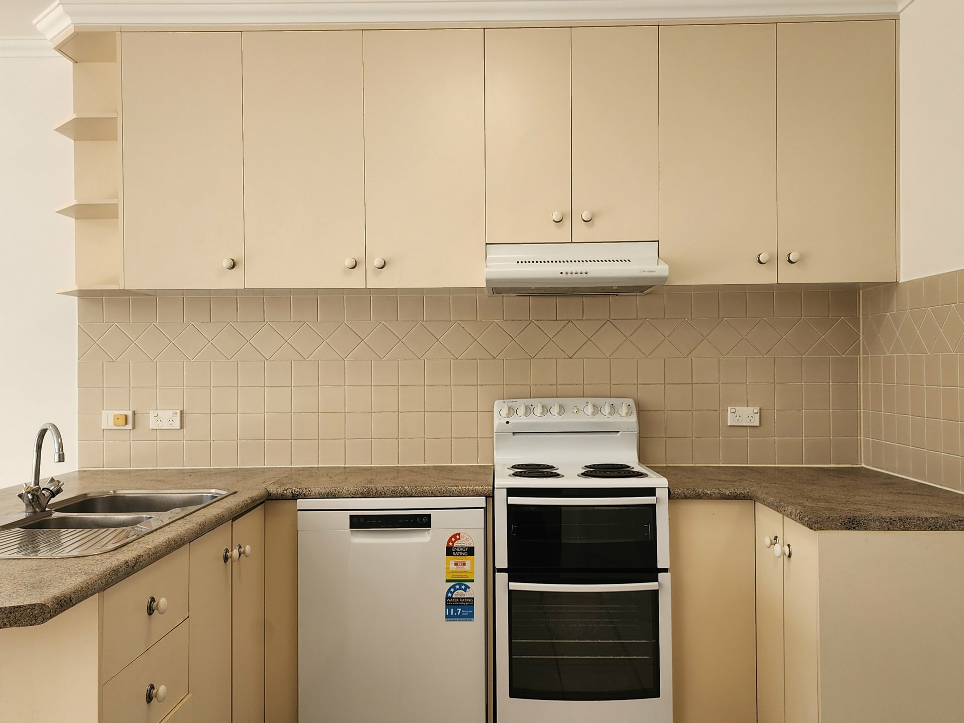 1/426 McCoombe Street — photo 2 of 9
