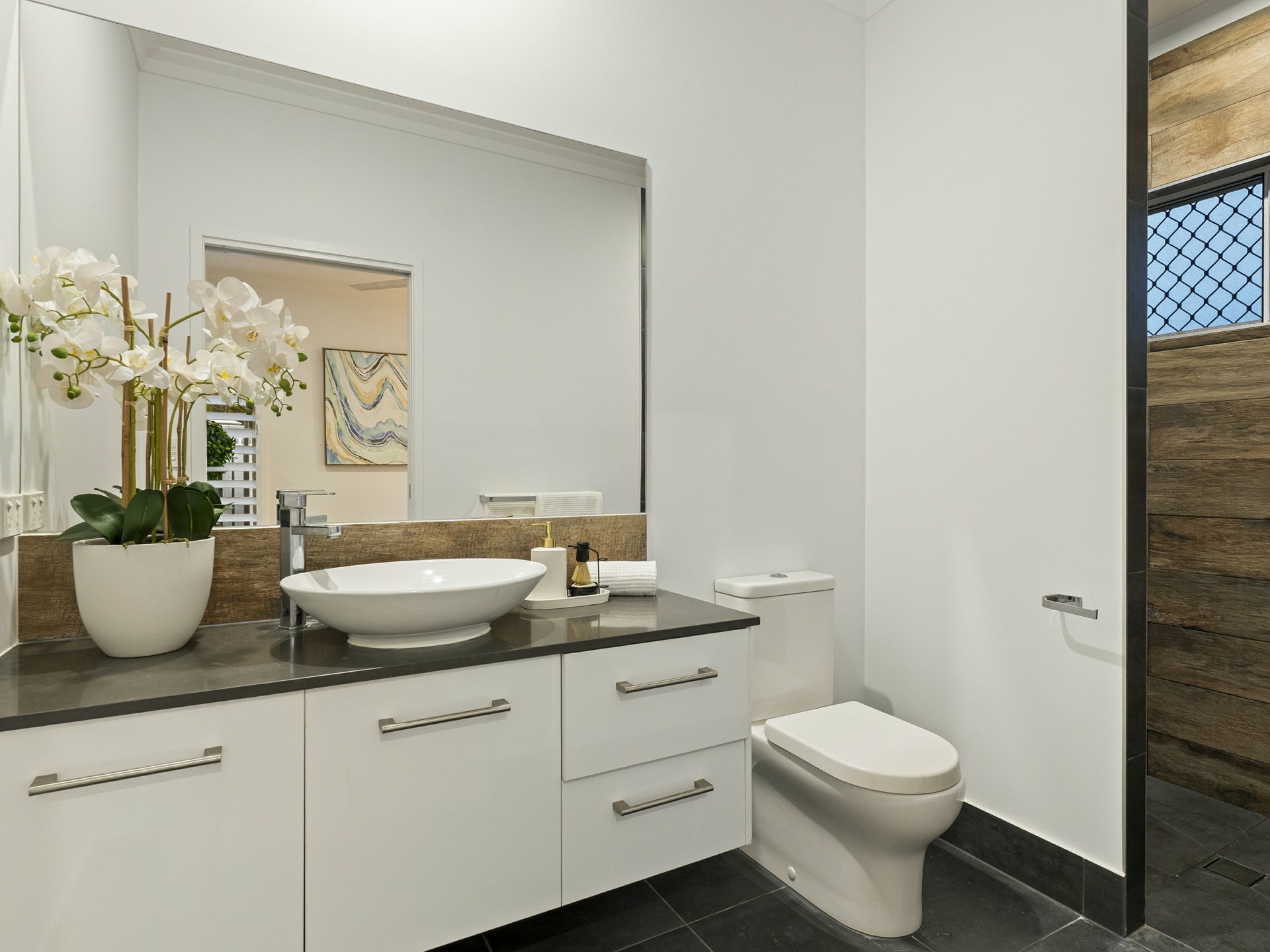 107A Woodward Street — photo 7 of 16