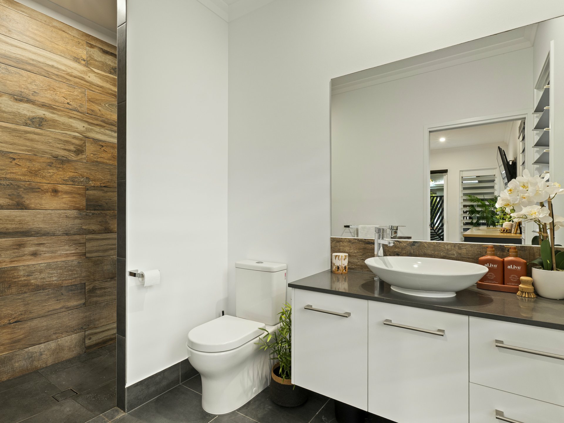 107A Woodward Street — photo 9 of 16