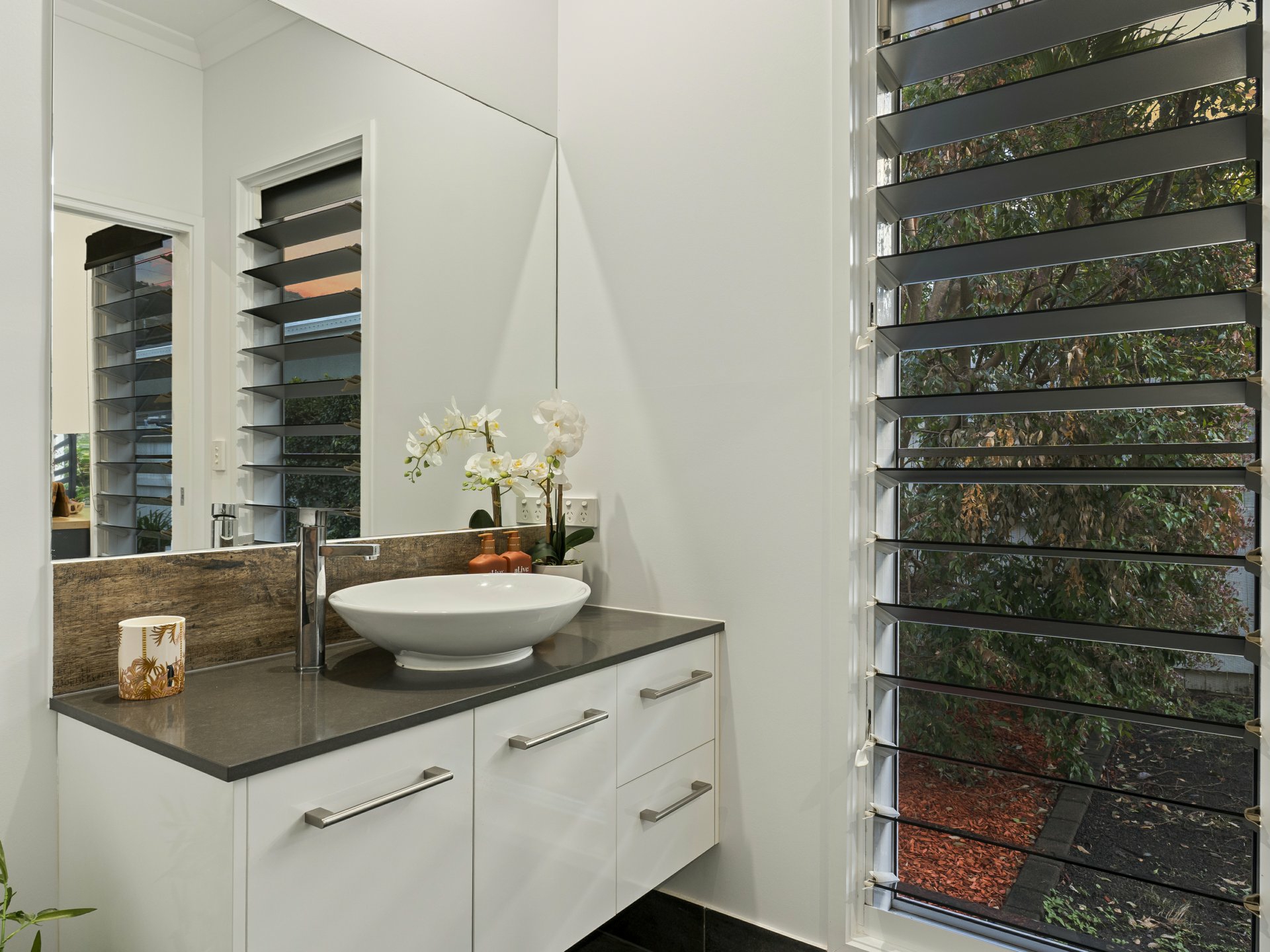 107A Woodward Street — photo 14 of 16
