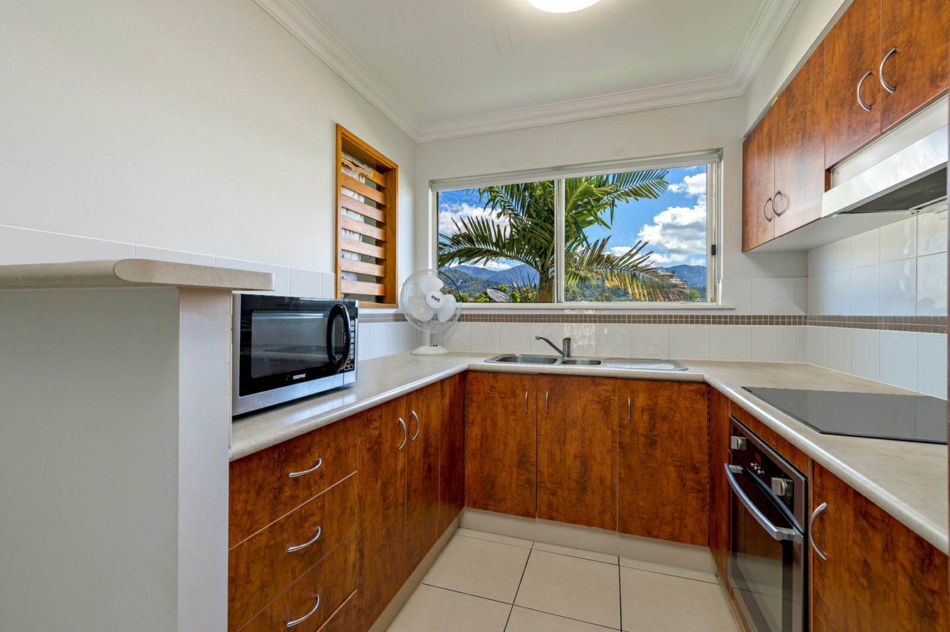 307/4 Grantala Street — photo 3 of 11
