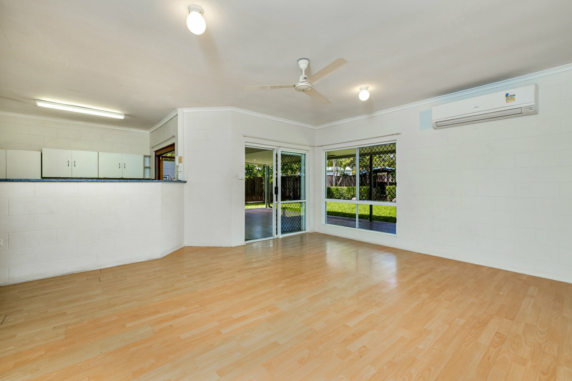 184 Robert Road — photo 3 of 11
