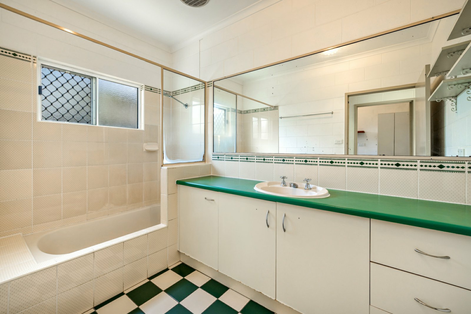 184 Robert Road — photo 9 of 11