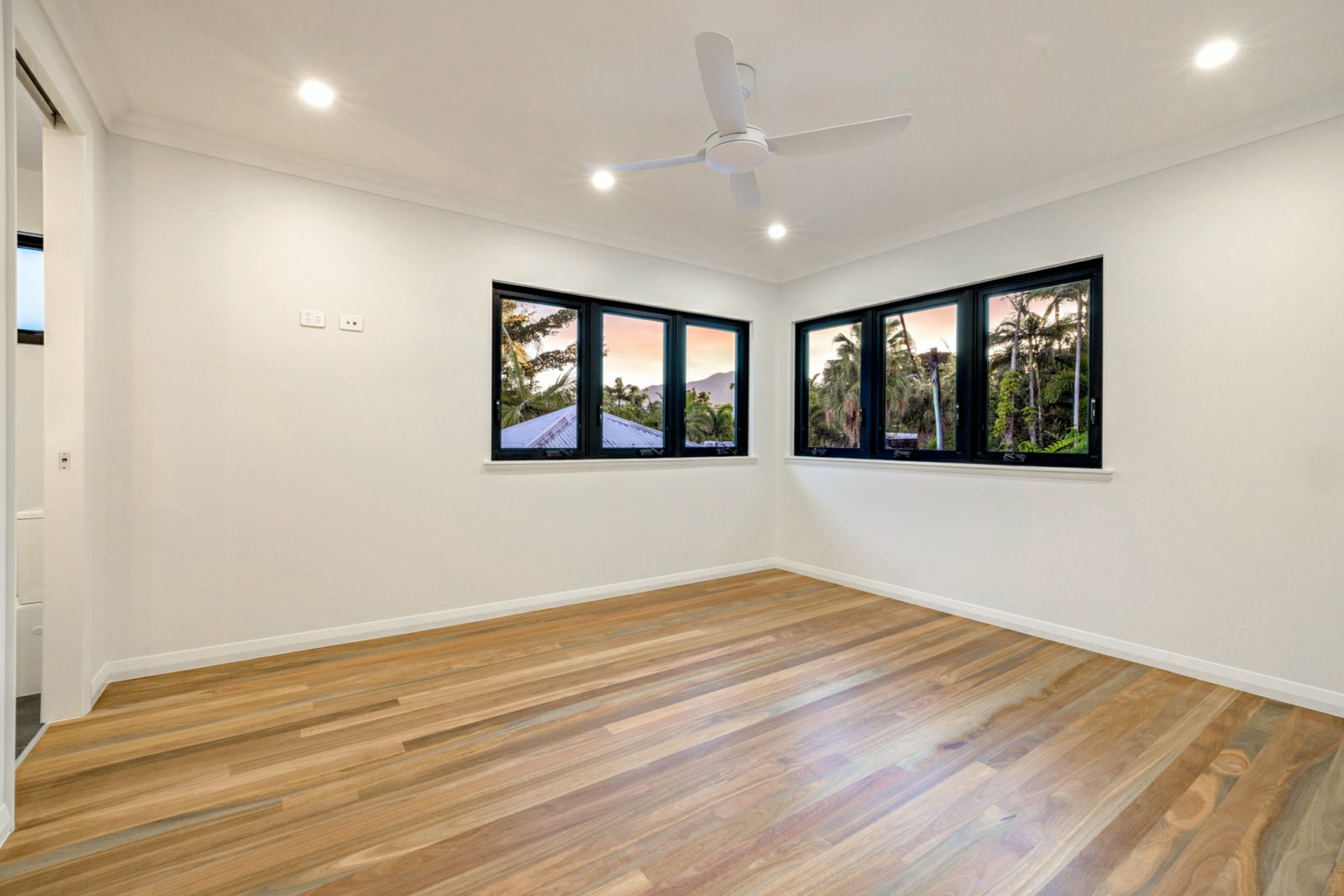 28 Friend Street — photo 4 of 14
